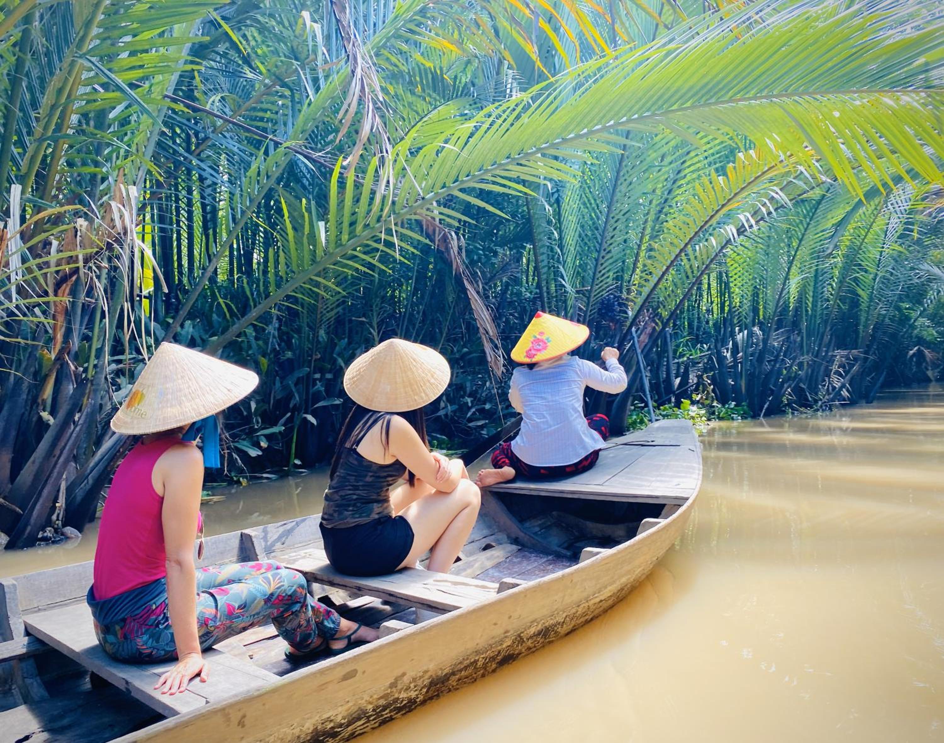 Mekong Delta Overnight Sampan Cruise in Ben Tre