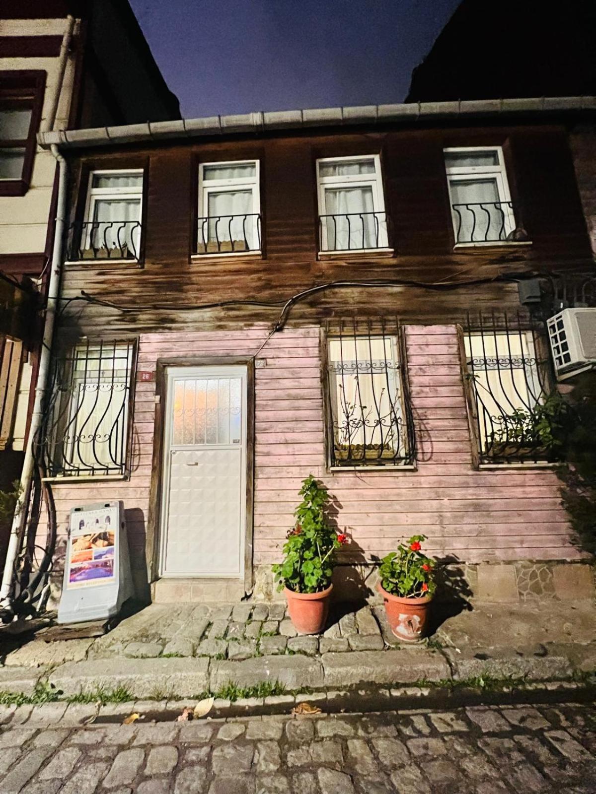 DEDENİN YERİ İSTANBUL