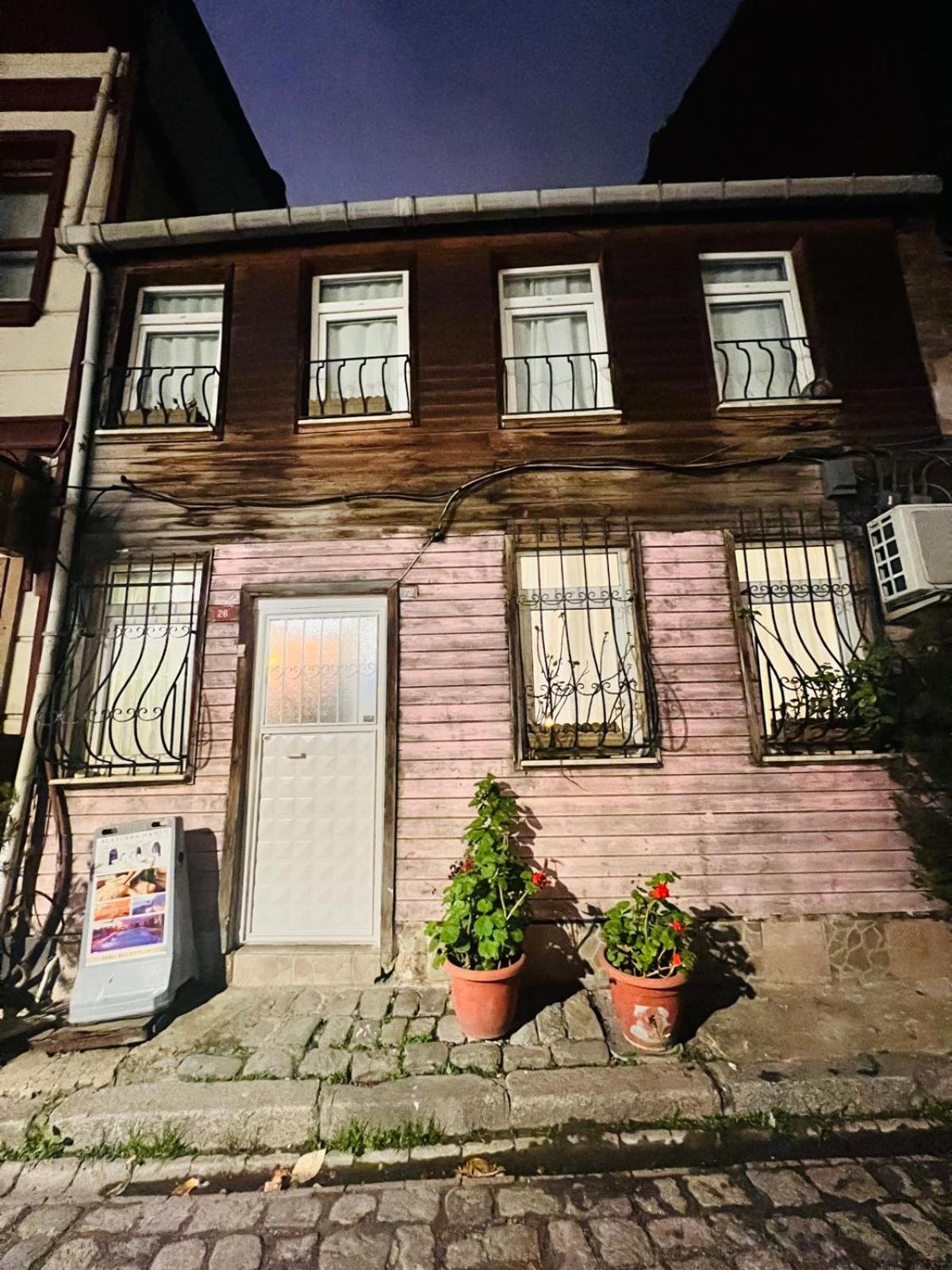 DEDENİN YERİ İSTANBUL