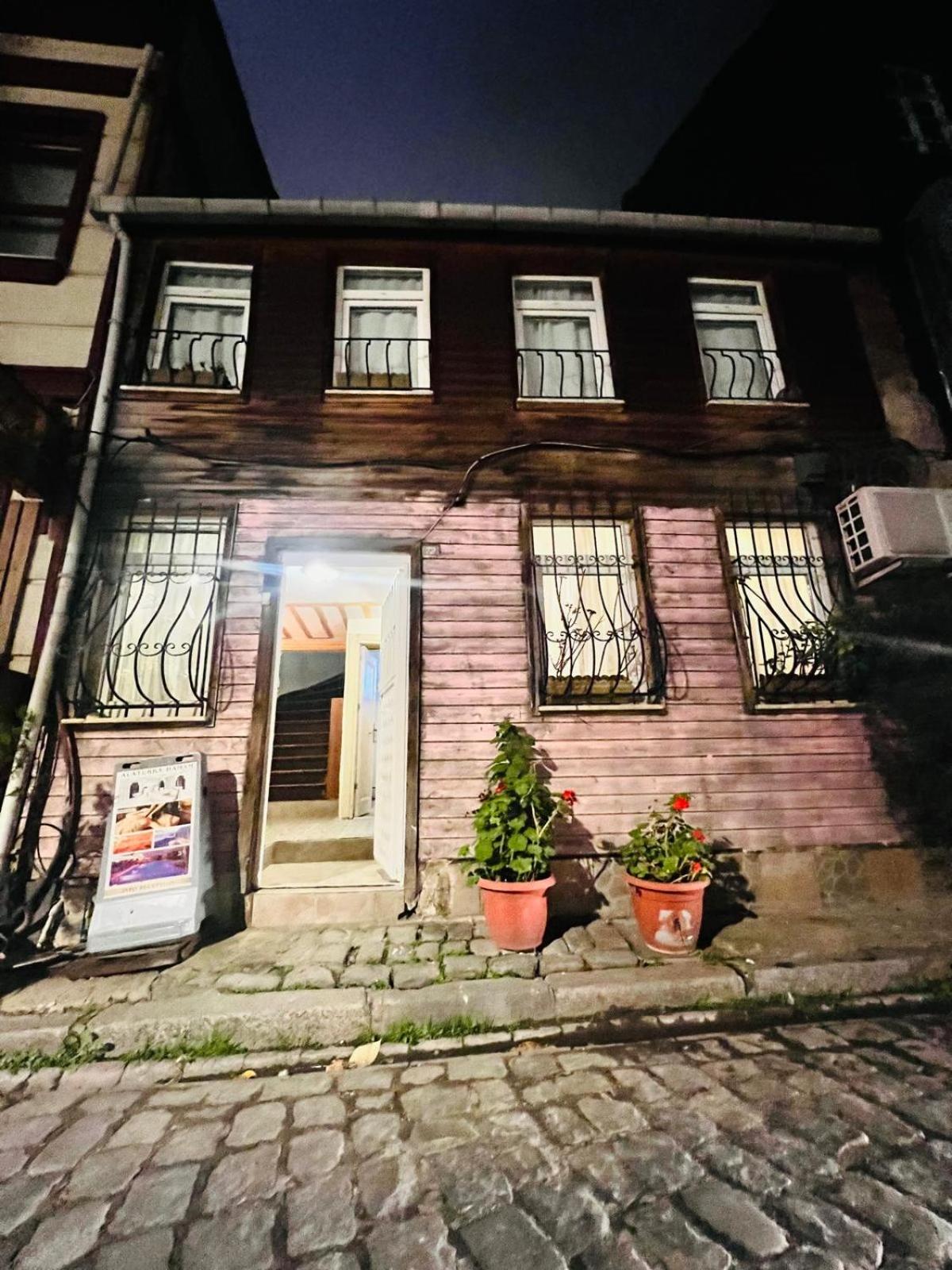 DEDENİN YERİ İSTANBUL