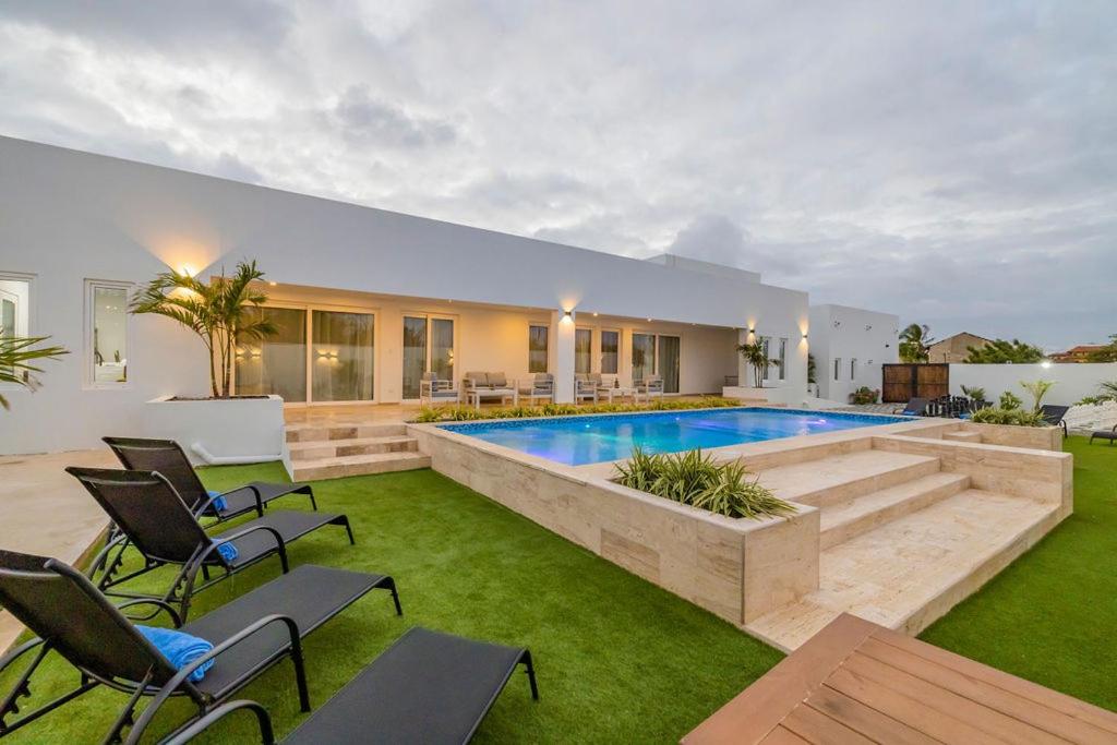Stunning 6-Bedroom Villa In Aruba