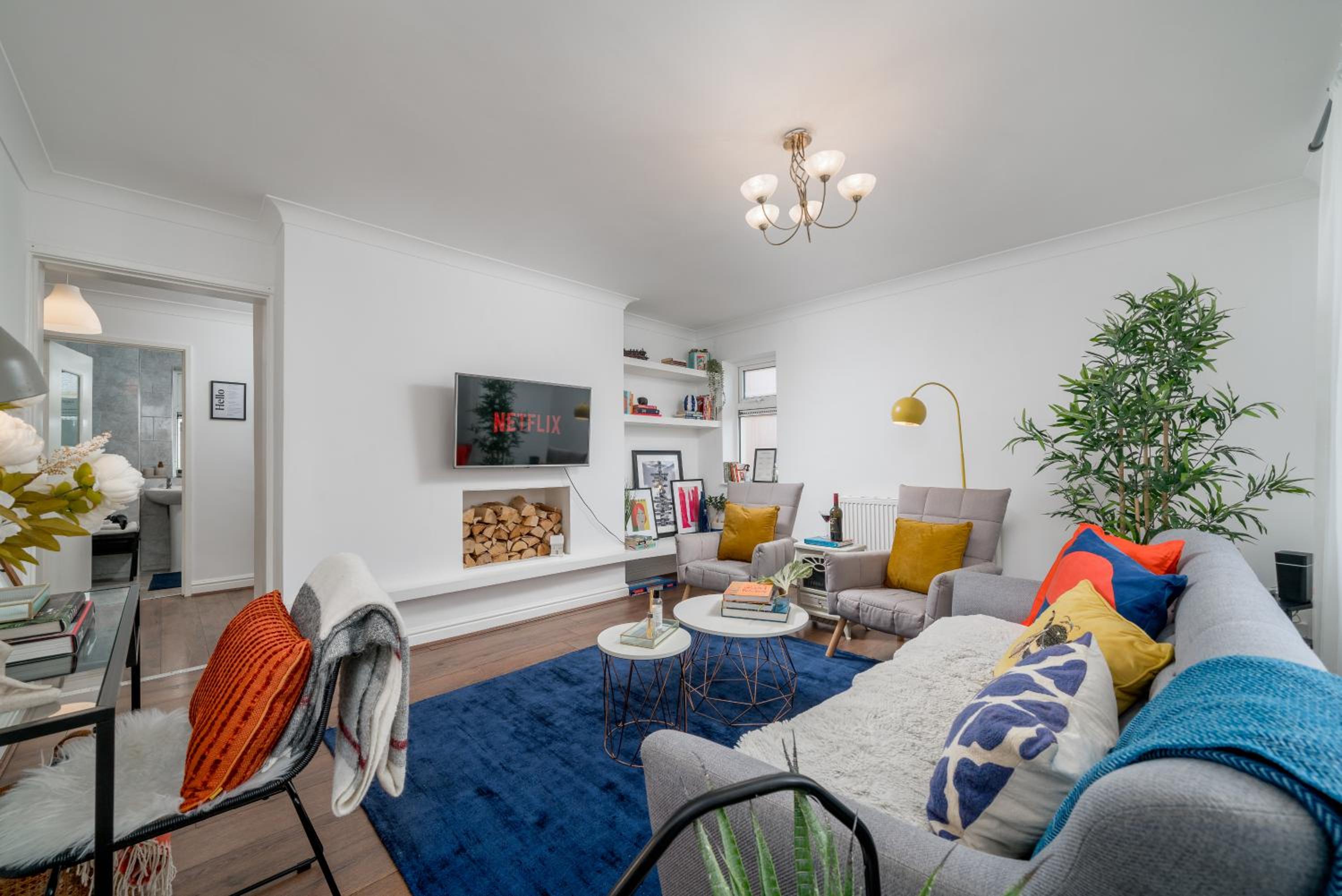 Stylish 3 bedrooms apartment 20 mins to Central London with Balcony - Open for Long Stays and Families Relocating - Image 2