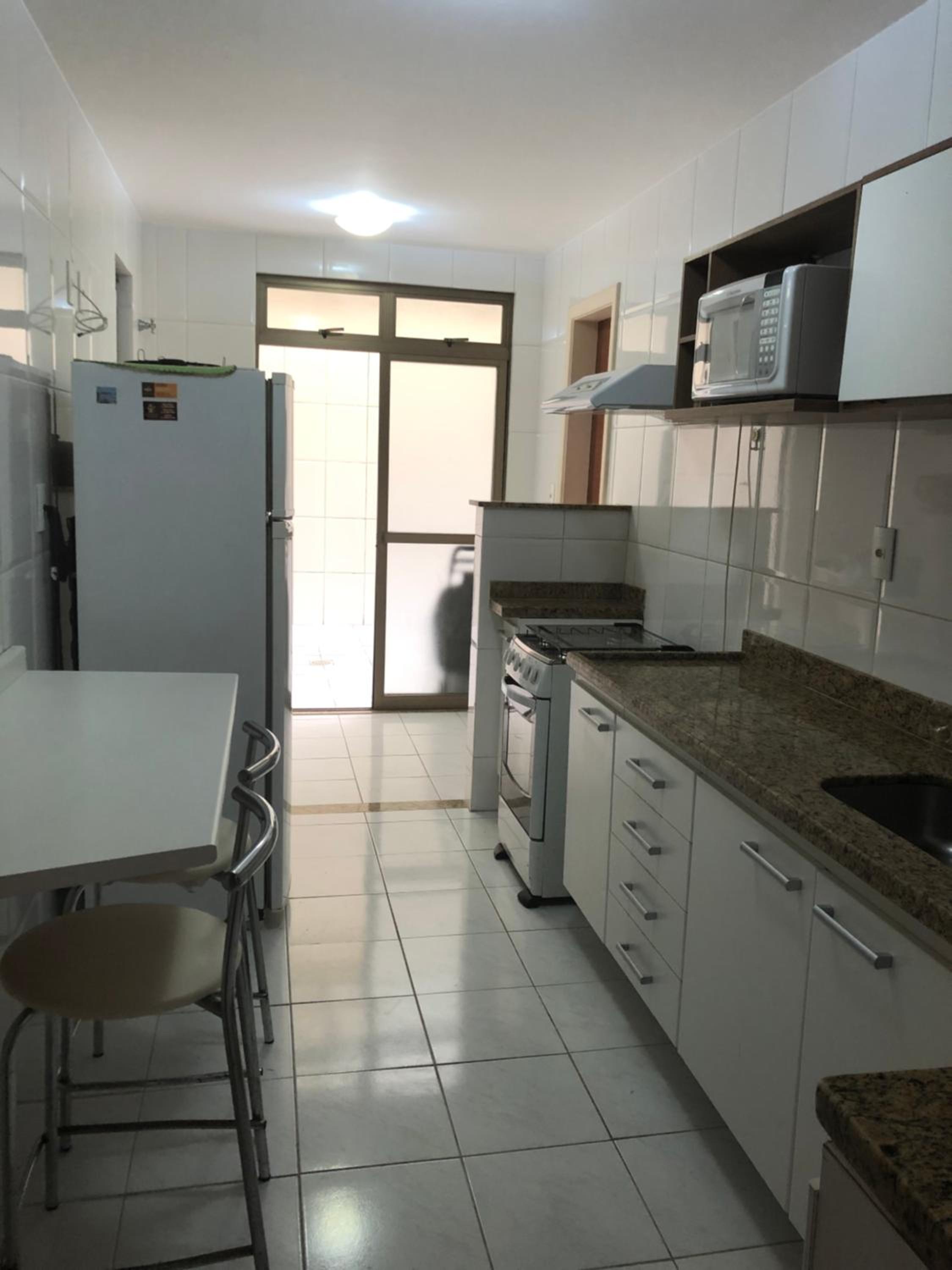 Apartamento espaçoso, a 300m da Praia do Forte