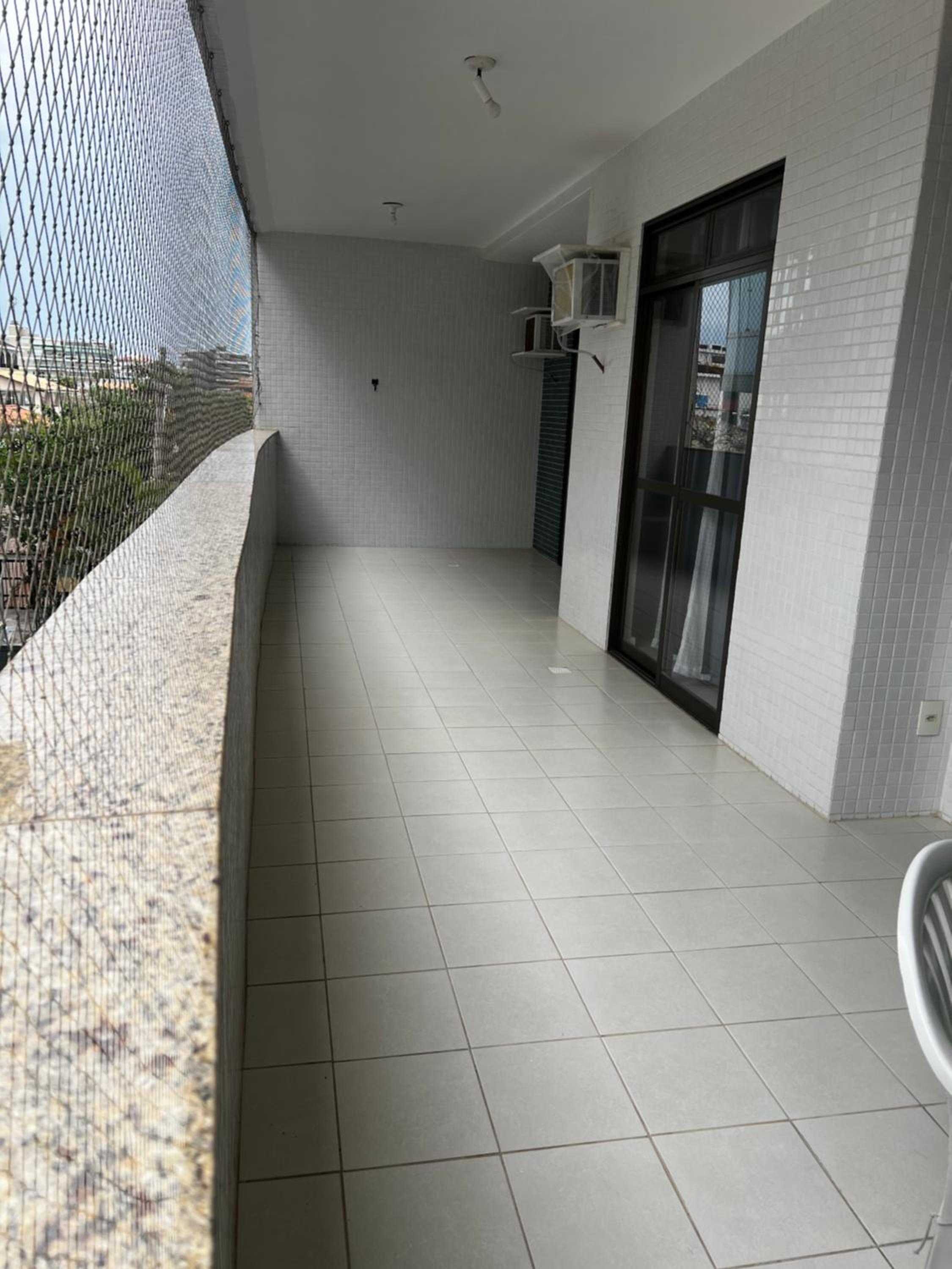 Apartamento espaçoso, a 300m da Praia do Forte