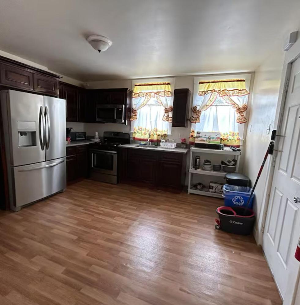 2F4-Chelsea Suites In-Unit washer dryer and TV, photo 11