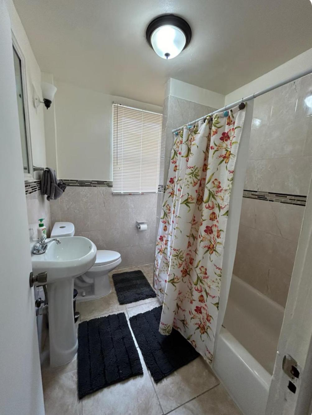 2F4-Chelsea Suites In-Unit washer dryer and TV, photo 10