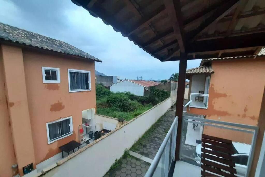 Casa duplex 6 minutos da praia de Itaipuaçu e a 25 min de Niterói