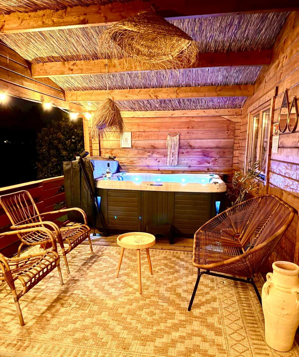Cozy mediterranean style chalet with private jacuzzi and garden between Amsterdam Haarlem and Schiphol Airport view 2
