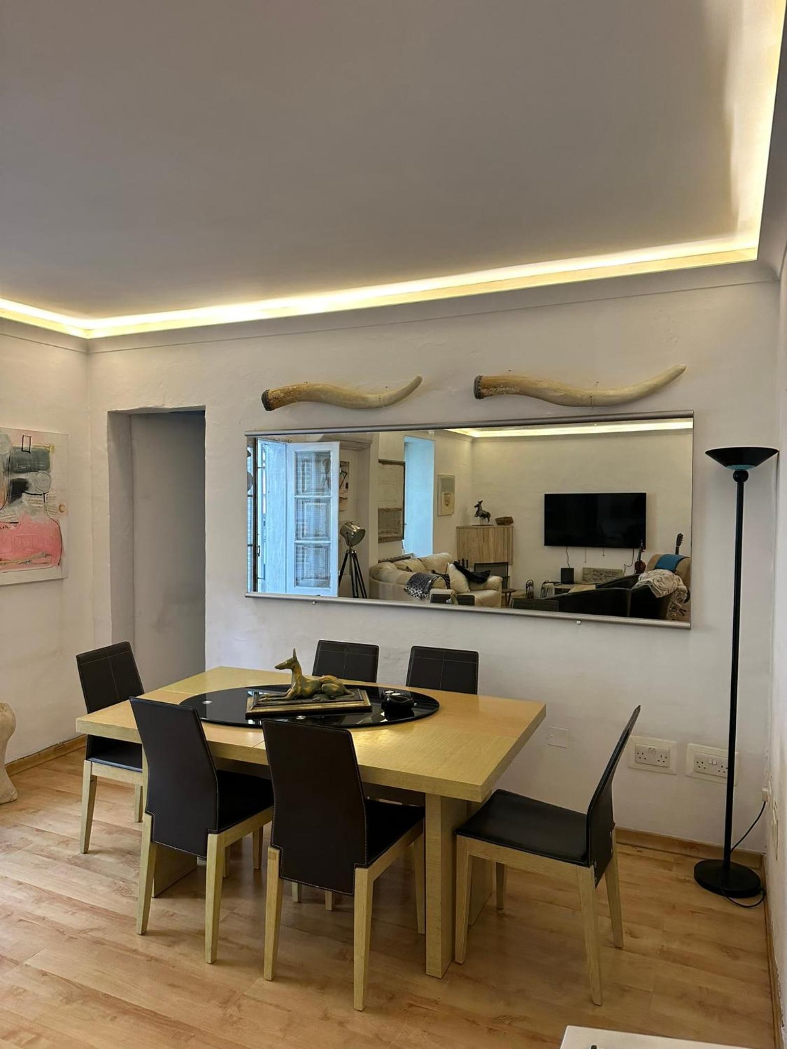 Central Gzira The Apartment of an Artist view 2