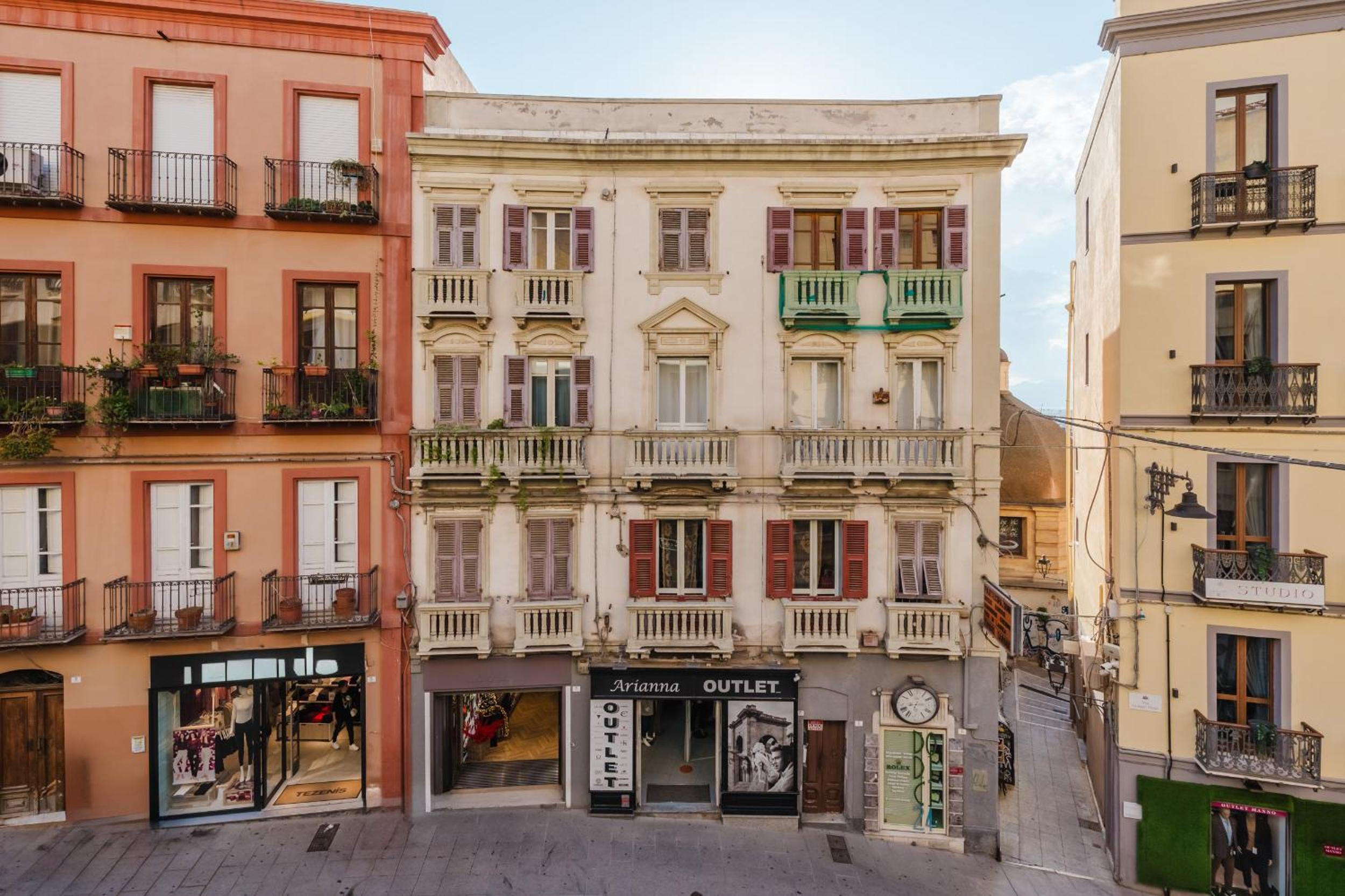 LOFT IN MANNO