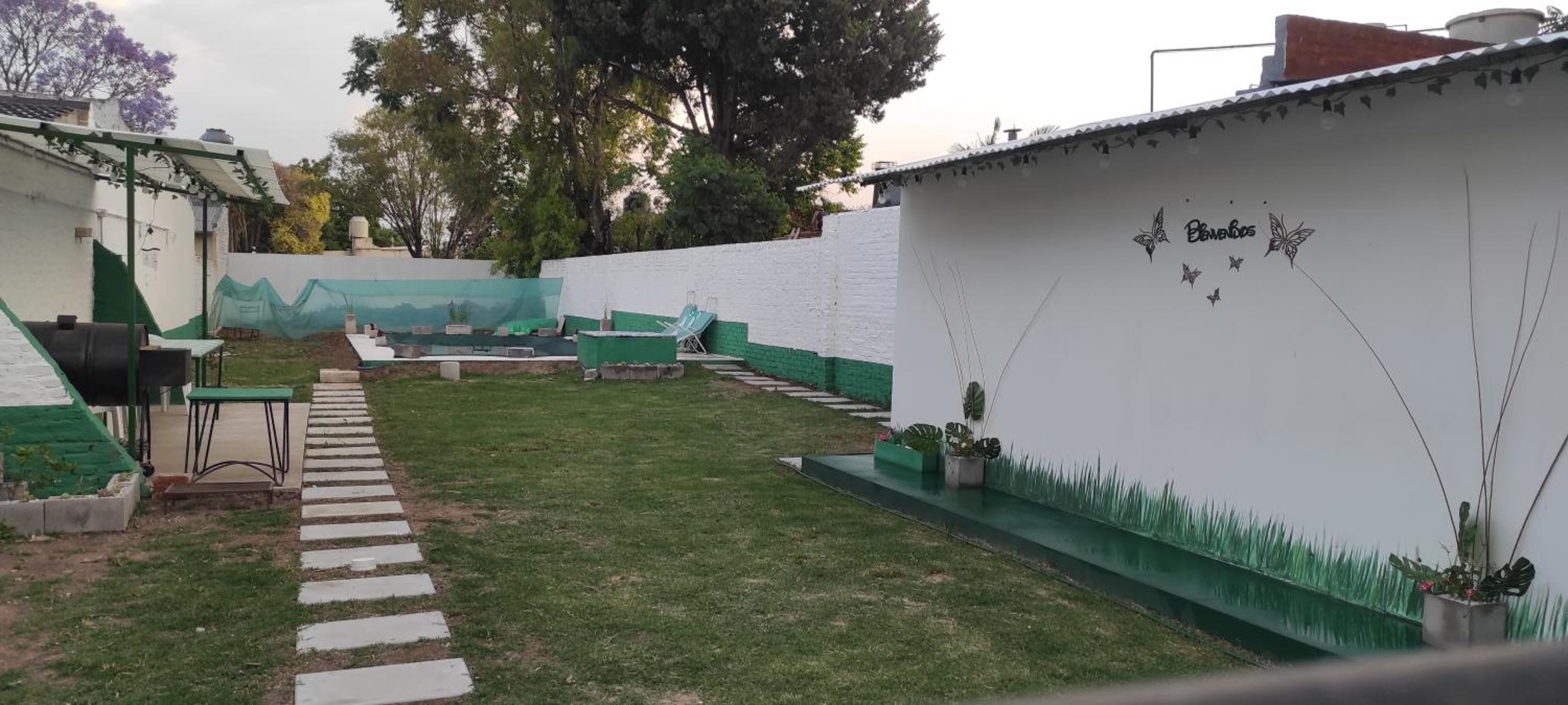 Casa con pileta a 21 minutos de aeropuerto de Ezeiza tranfer opcional las 24 horas amplio parque para mascotas