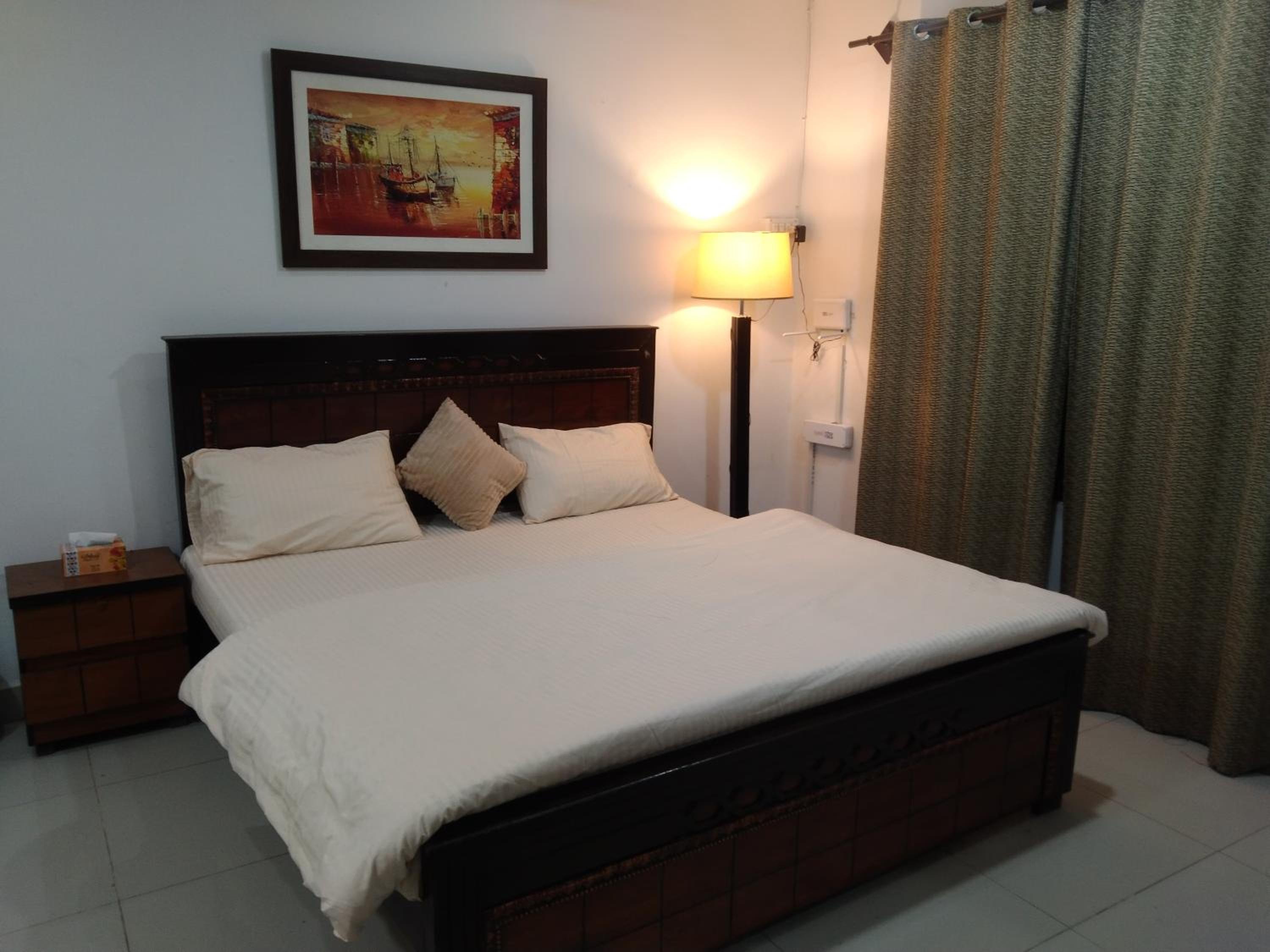 Beautiful Furnished Family Entire 1 Bed Apartment view 3
