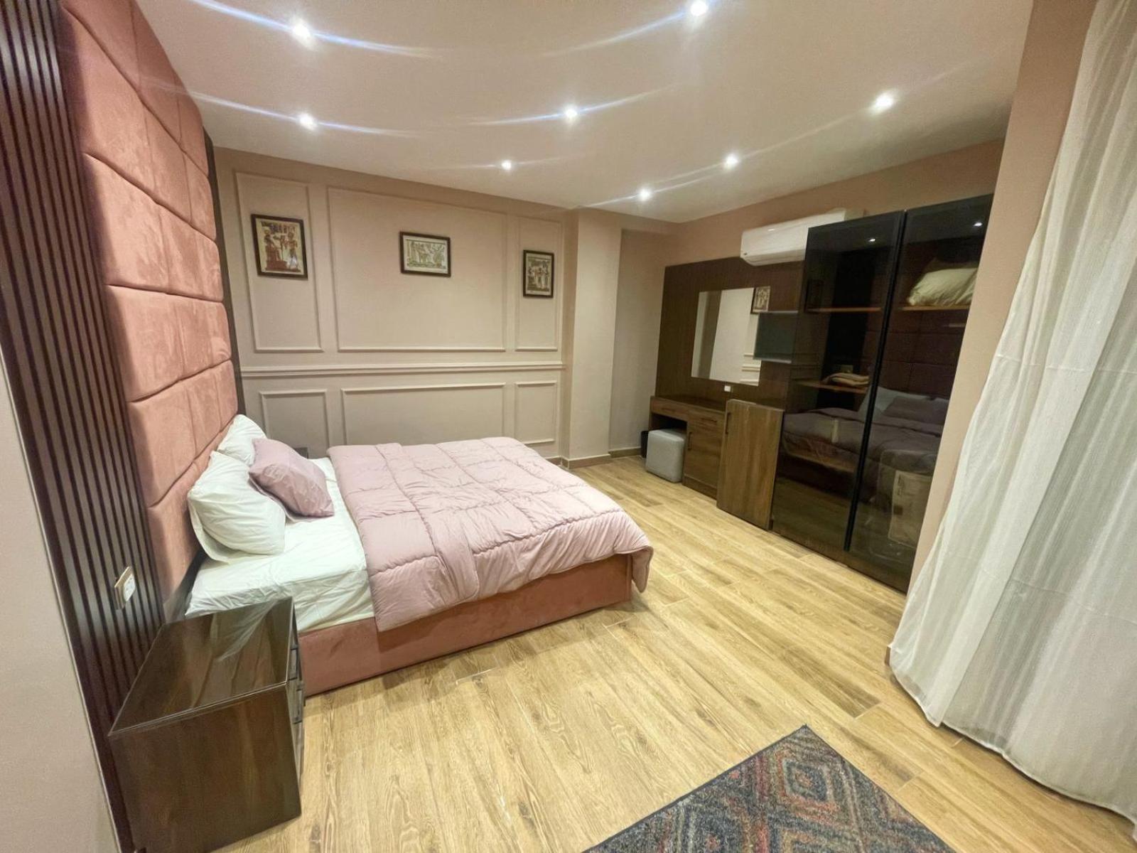 Rihana pyramids hotel