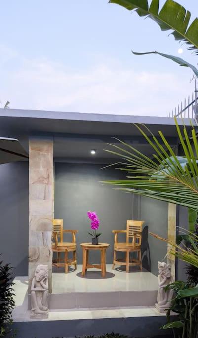 Villa Dua Warna Dencarik