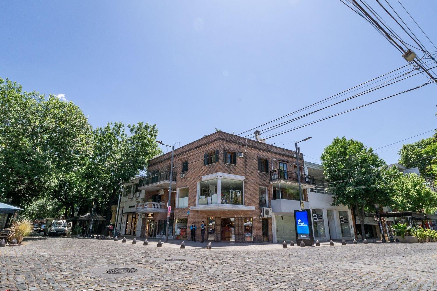 Ideal Families Private Terrace, BBQ & Jacuzzi!