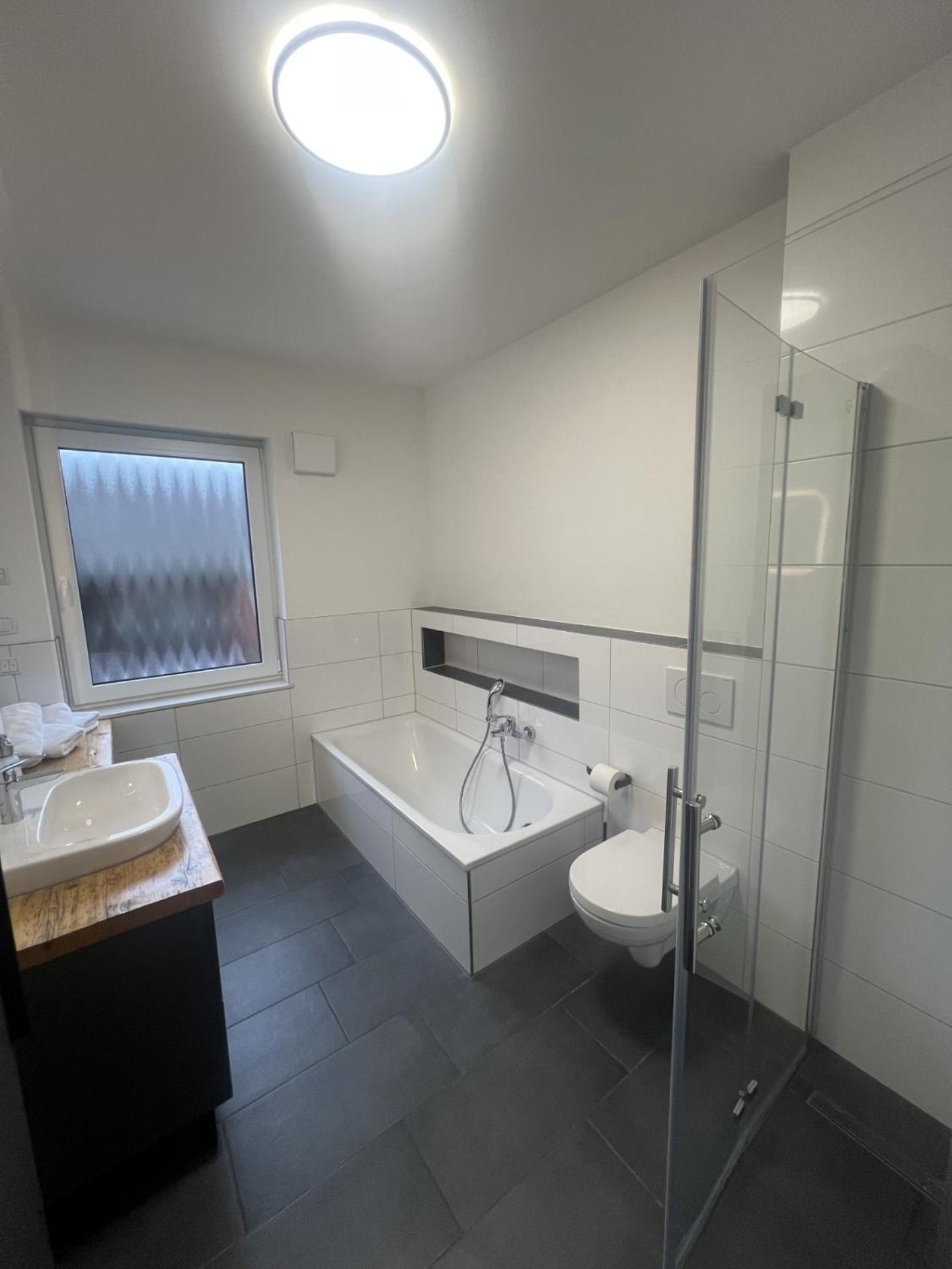 Schöne Ferienwohnung in Buxtehude- Zentral -Lade Säule -6Person