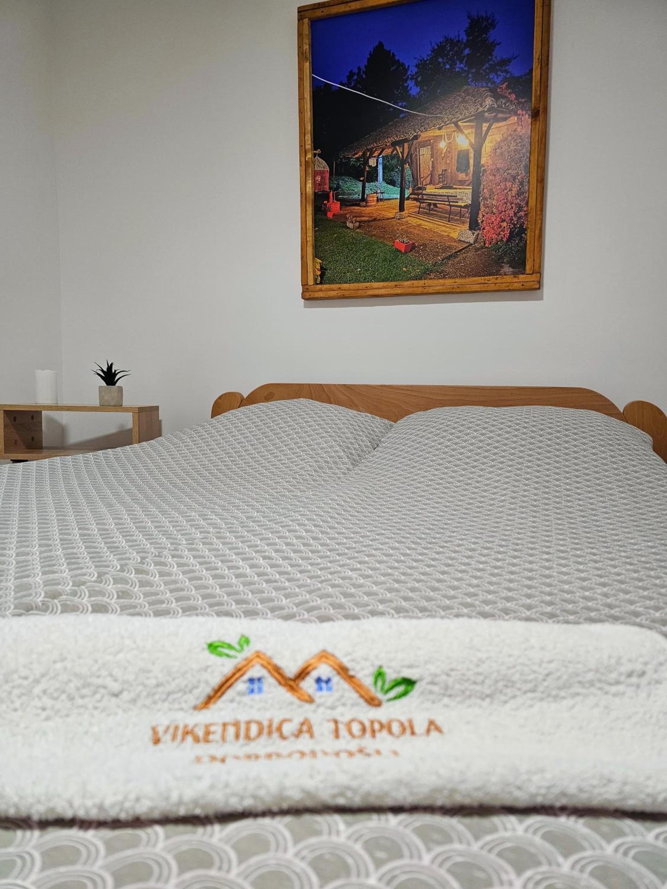 Topola vikendica