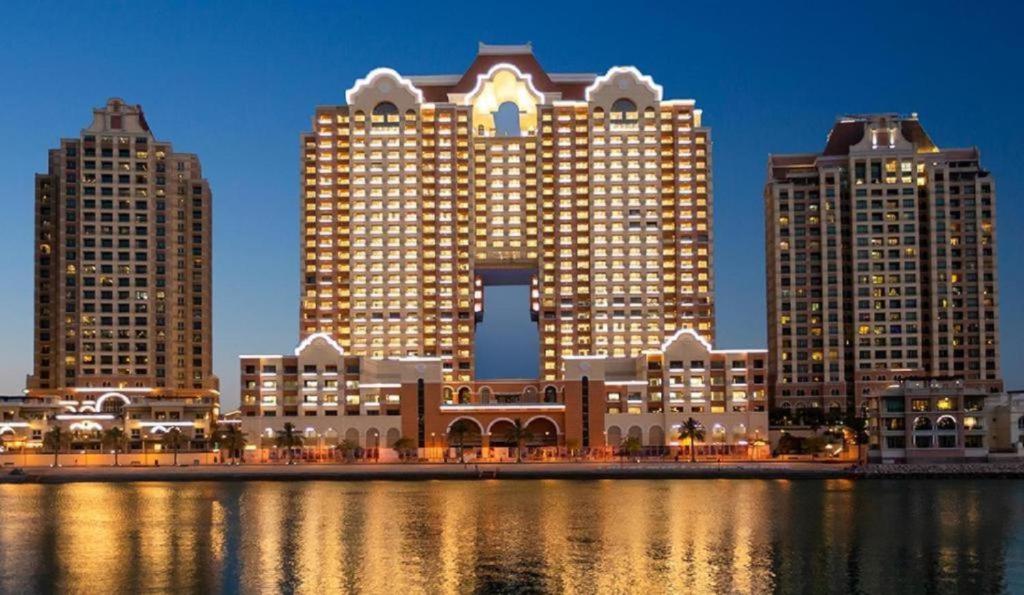 Luxury Apartment in The Pearl, Qatar view 5