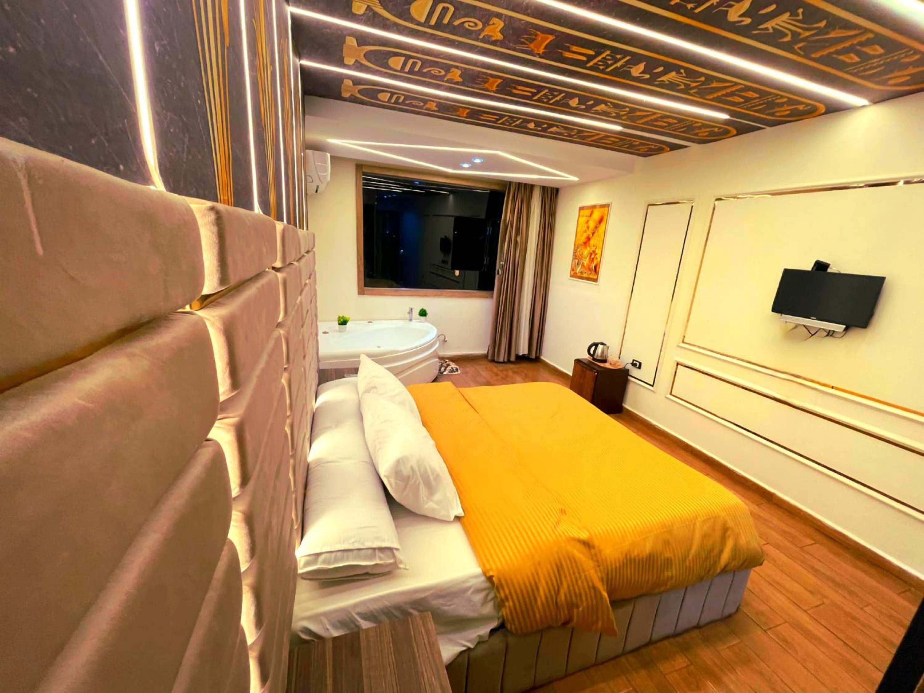 PyramidS GoLDeN TempLE HoTeL