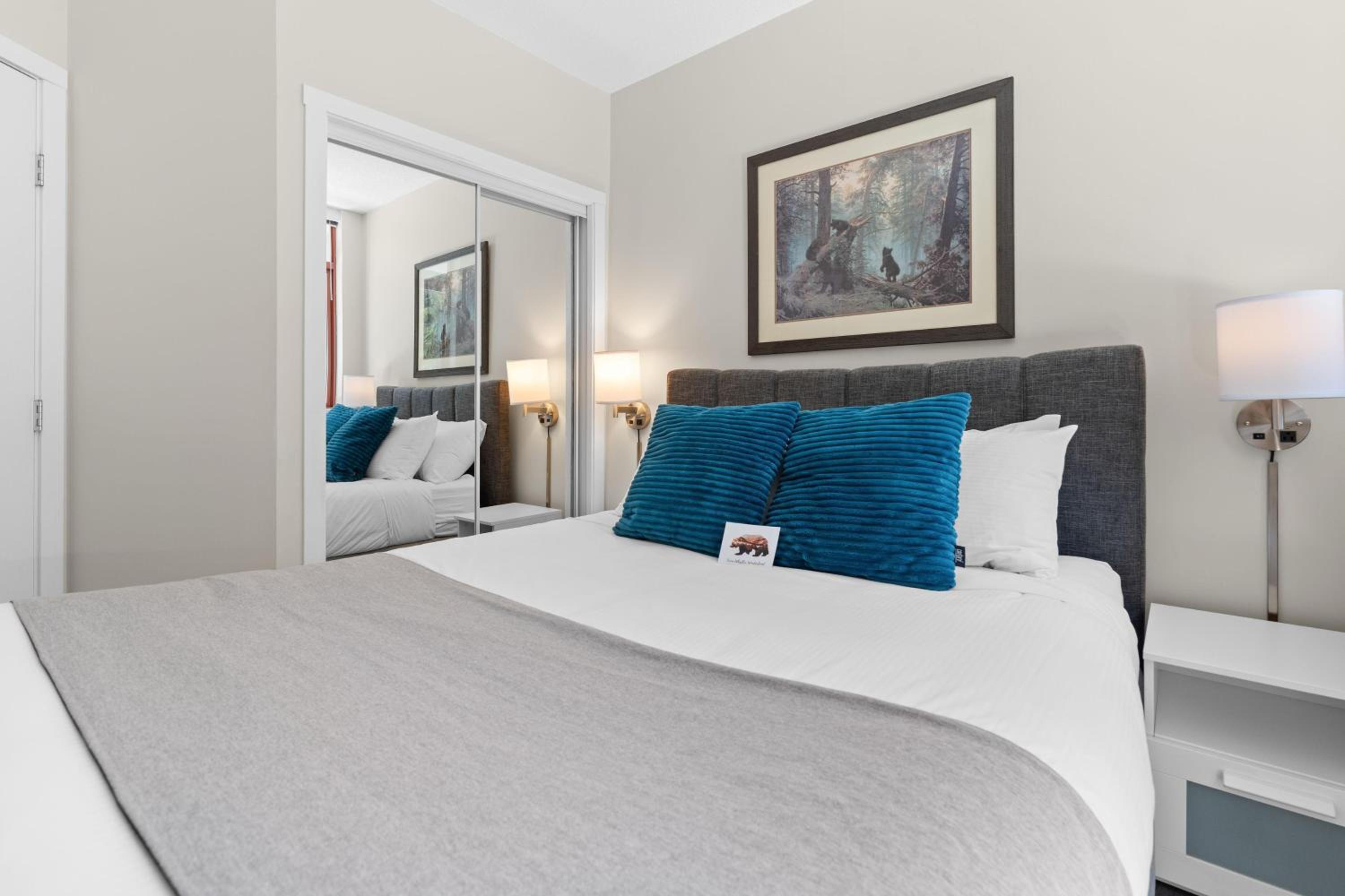 Alpenglow Lodge Bear Wonder One Bedroom by MVA