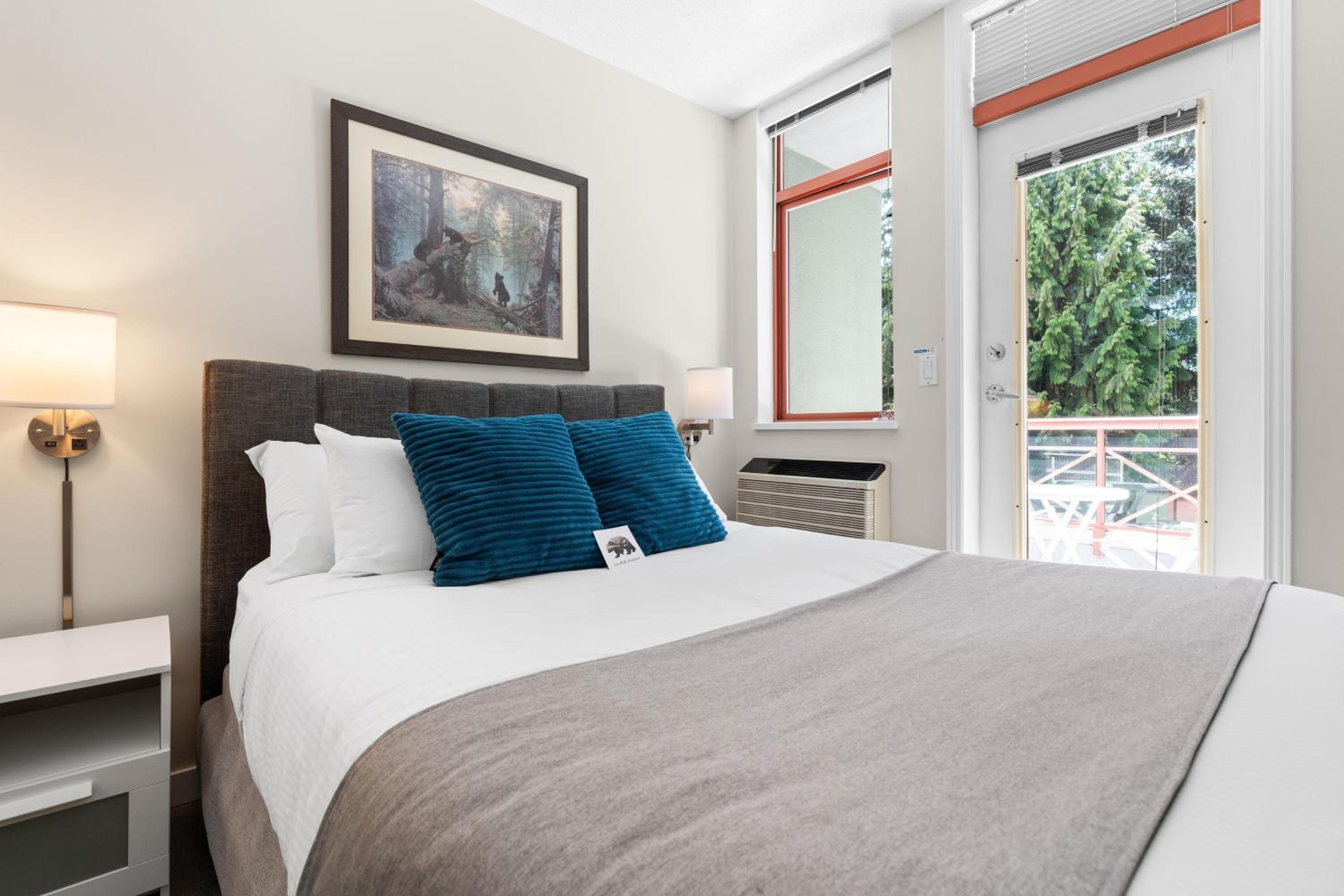 Alpenglow Lodge Bear Wonder One Bedroom by MVA