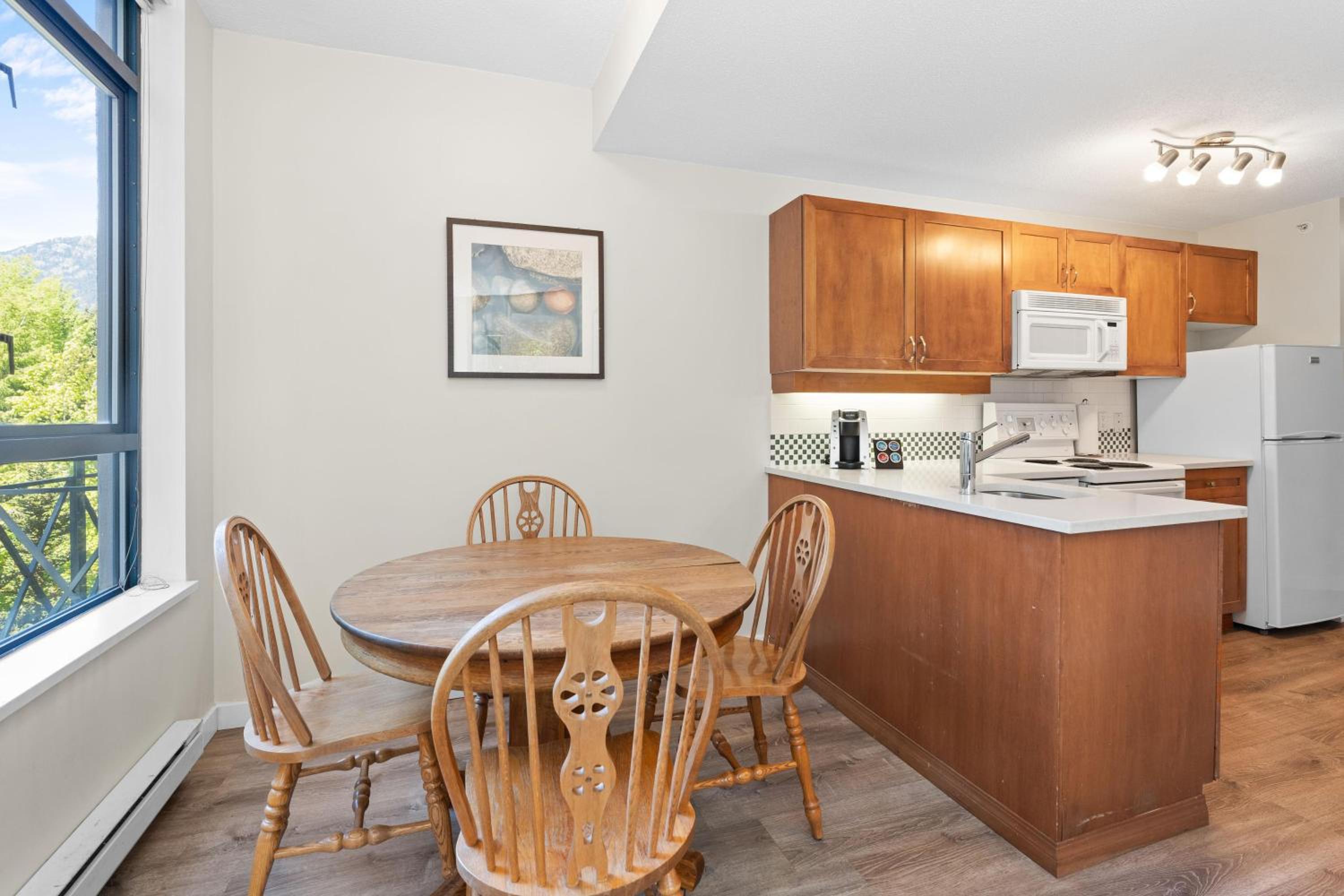 Alpenglow Lodge Bear Wonder One Bedroom by MVA