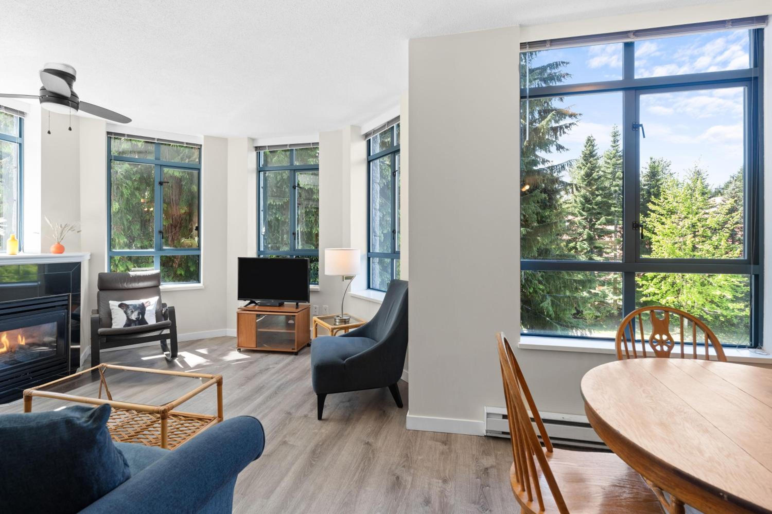 Alpenglow Lodge Bear Wonder One Bedroom by MVA
