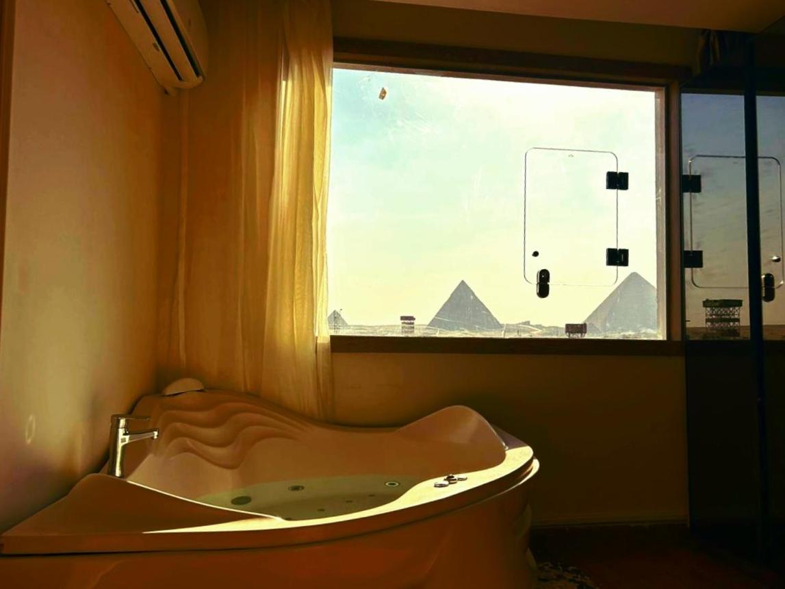 PyramidS GoLDeN TempLE HoTeL