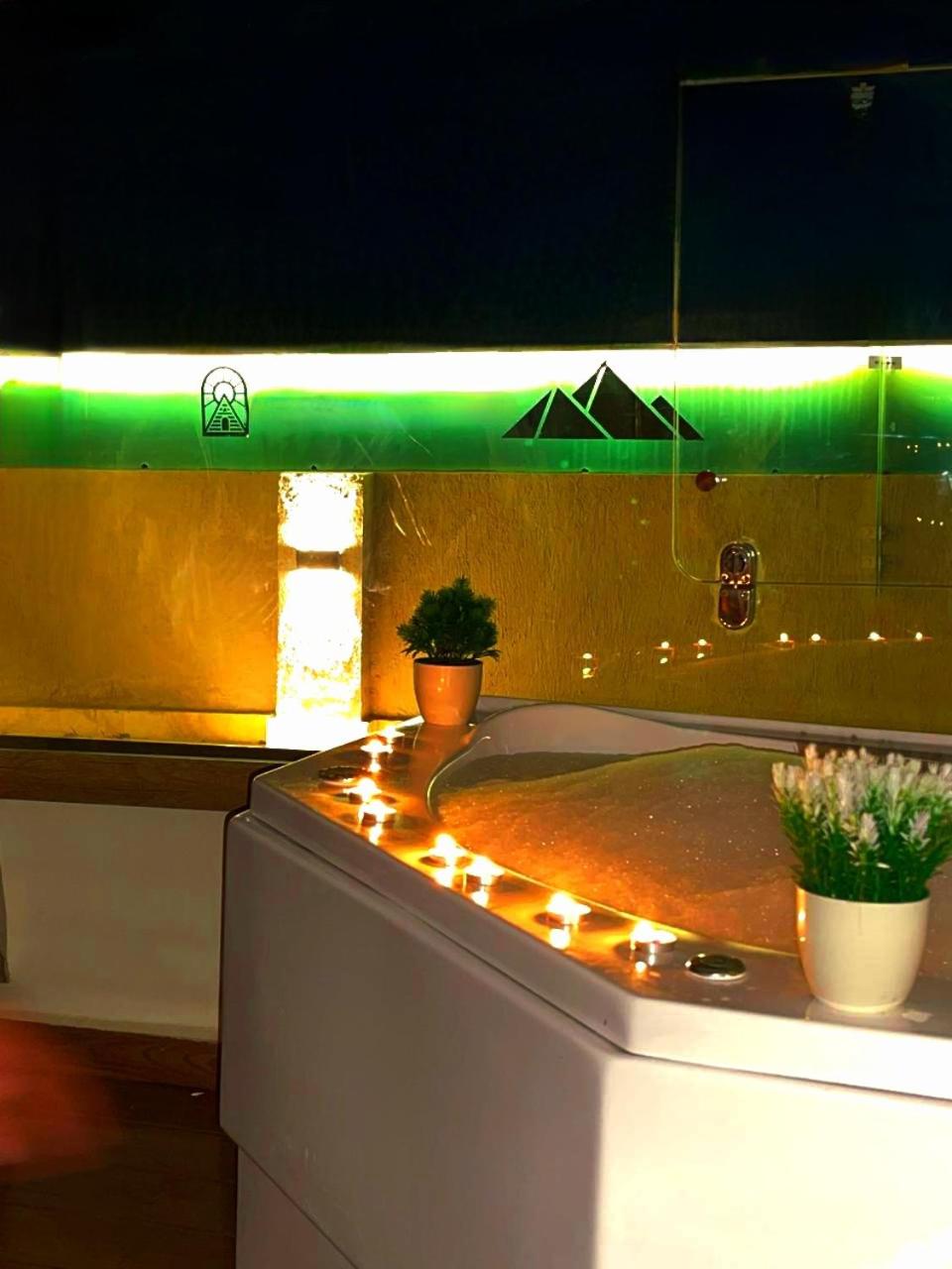 PyramidS GoLDeN TempLE HoTeL