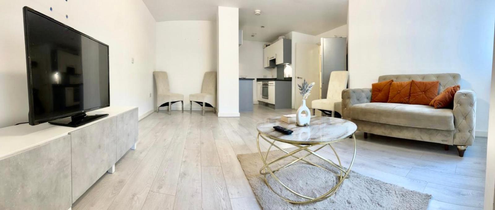 Entire 2 Bed Cosy Apartment Manchester City Centre view 3