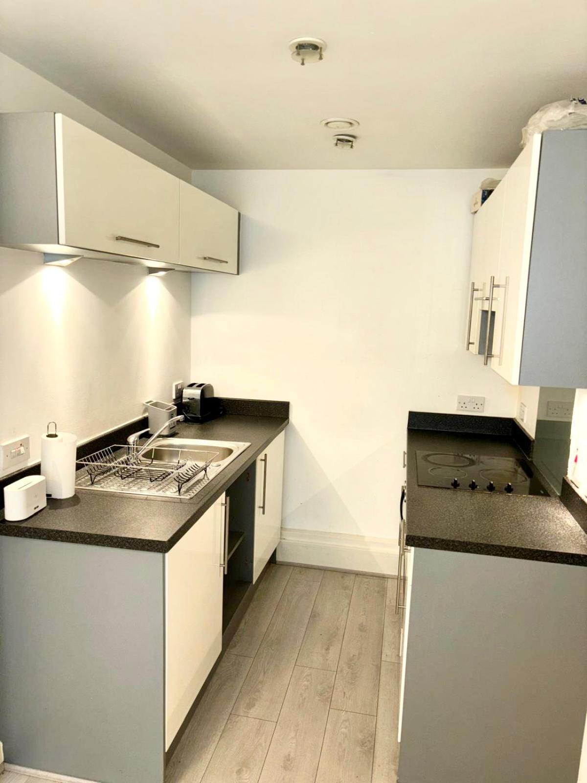 Entire 2 Bed Cosy Apartment Manchester City Centre view 4