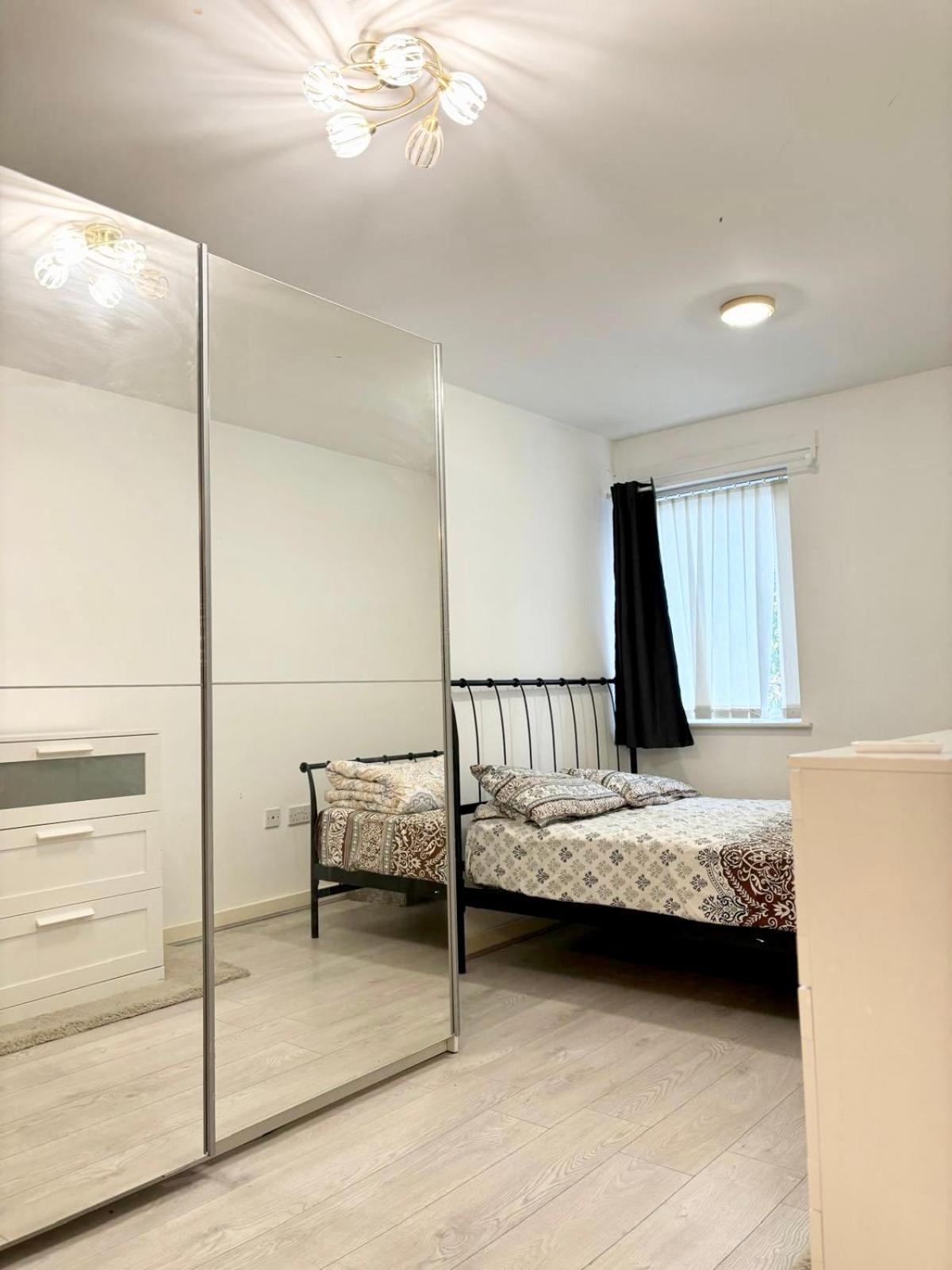 Entire 2 Bed Cosy Apartment Manchester City Centre view 5