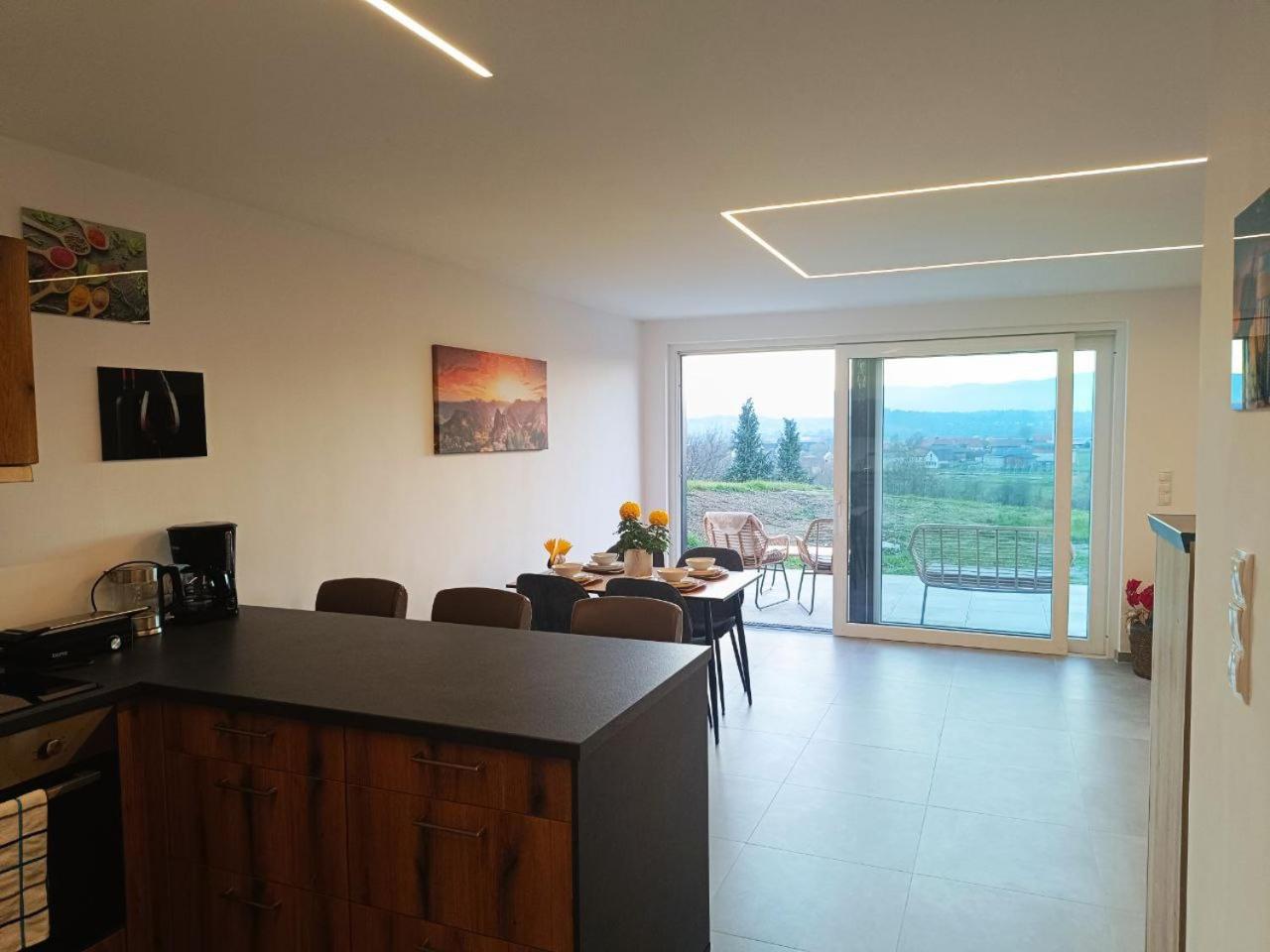 Mc Home Neues und sonniges Doppelhaus, Top 2 mit grossen Garten und E-Ladestation in Dobl bei Graz