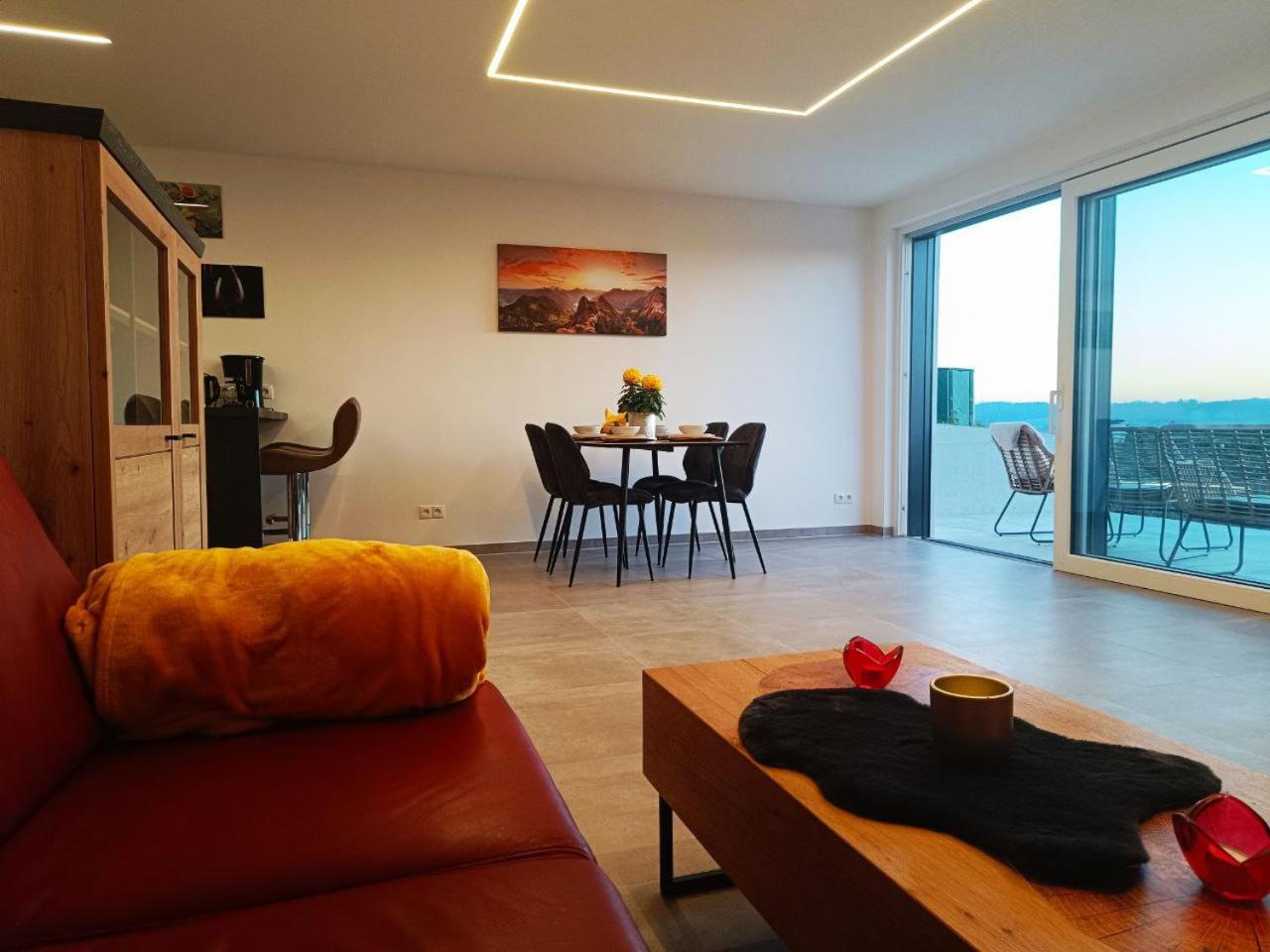 Mc Home Neues und sonniges Doppelhaus, Top 2 mit grossen Garten und E-Ladestation in Dobl bei Graz
