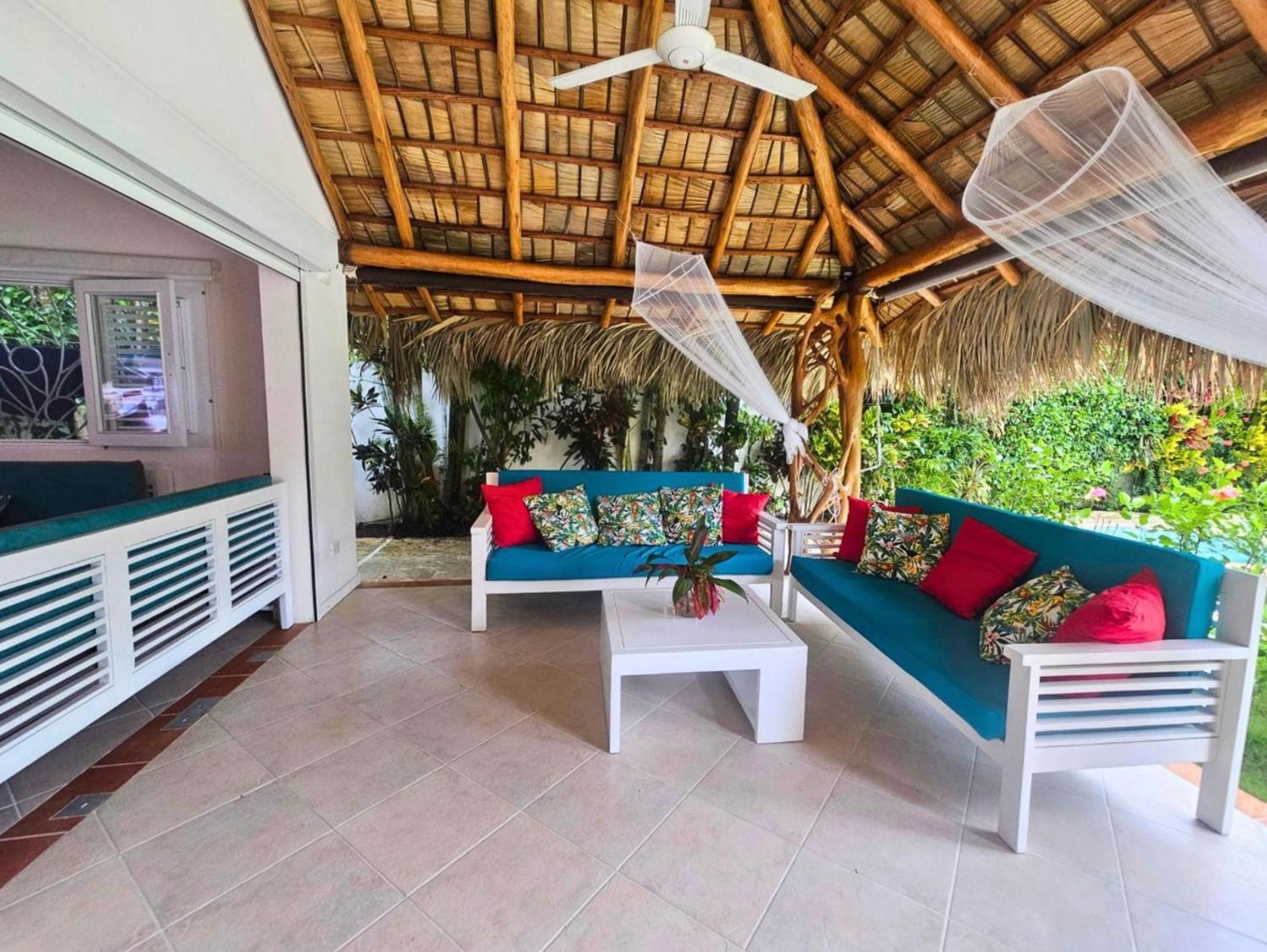 Tropical House with Bungalow and Pool Near Playa Poppy