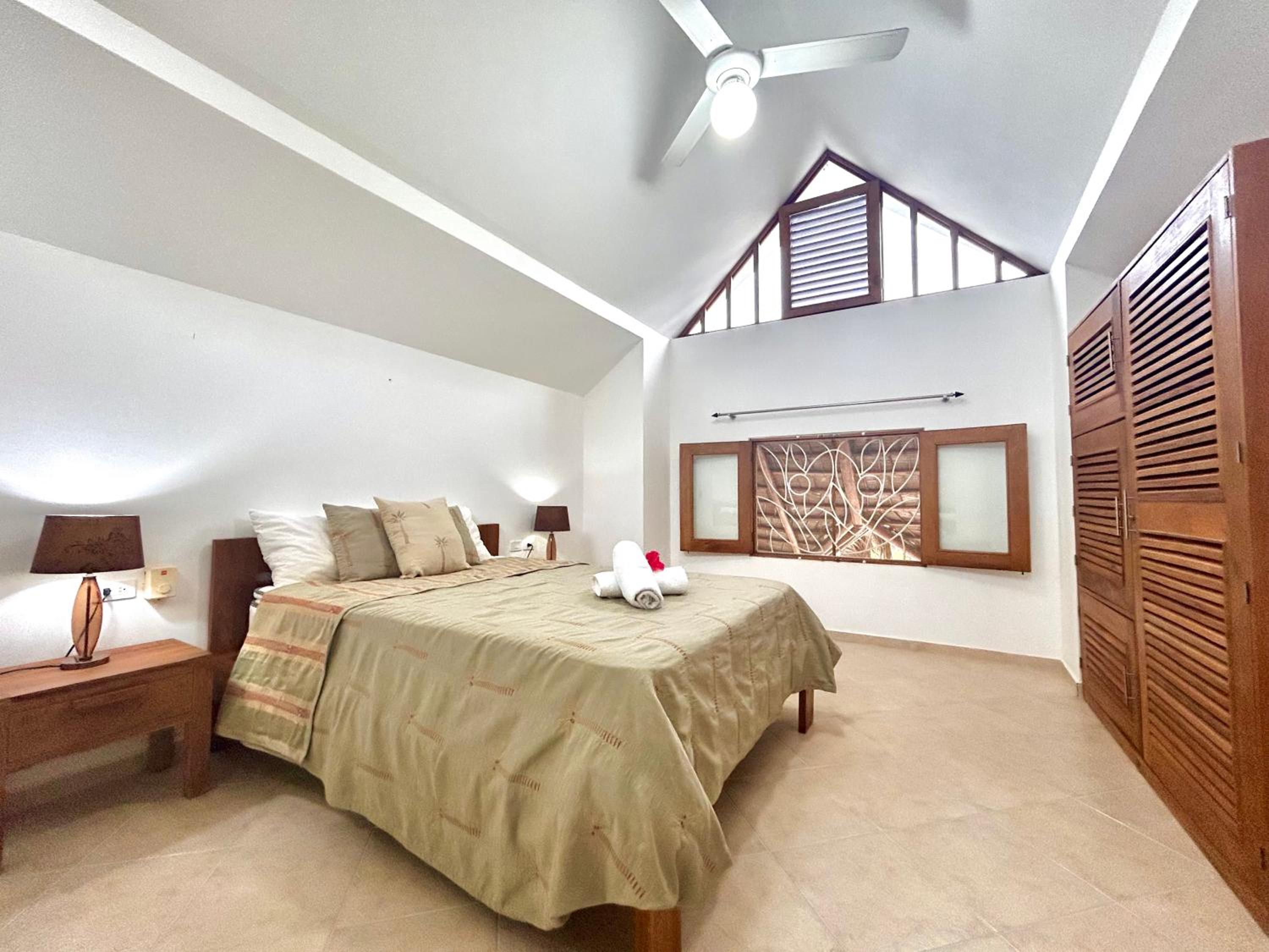 Tropical House with Bungalow and Pool Near Playa Poppy