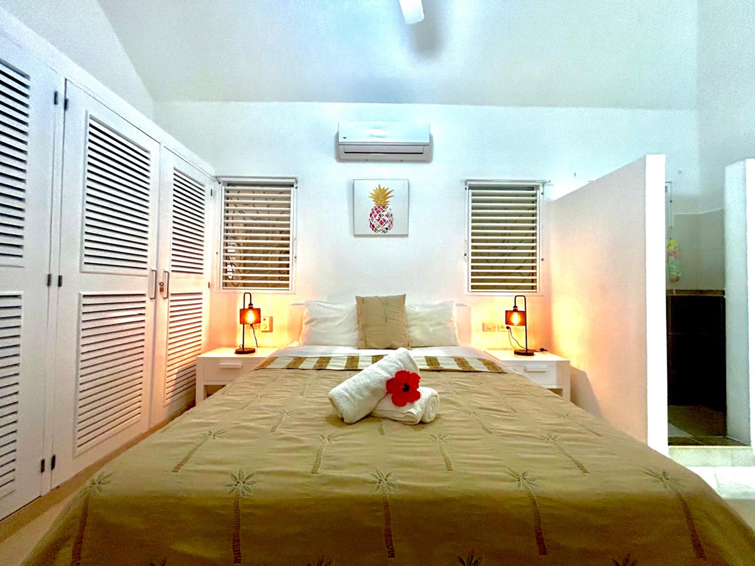 Tropical House with Bungalow and Pool Near Playa Poppy