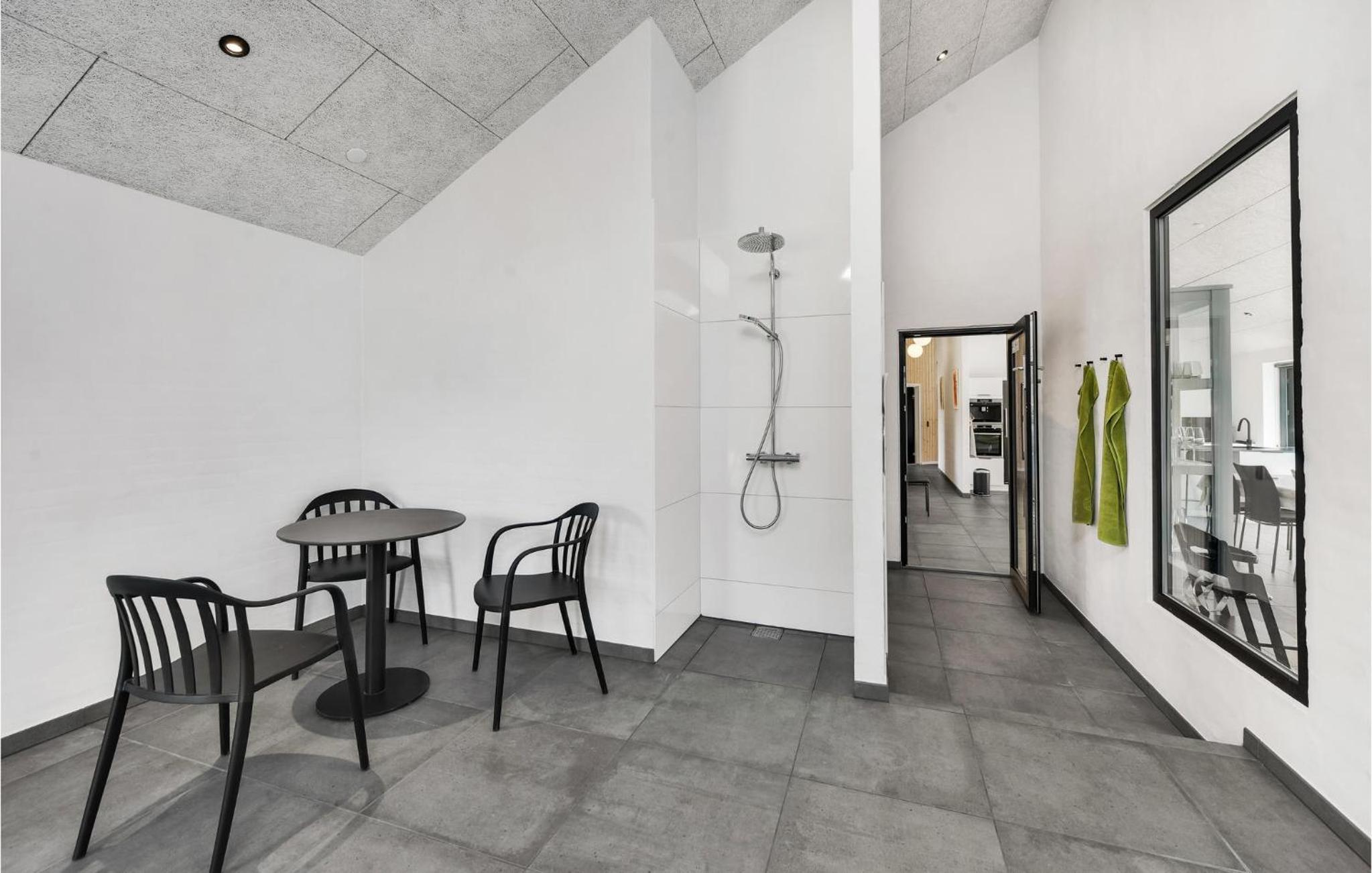 Nice Home In Blåvand With Kitchen