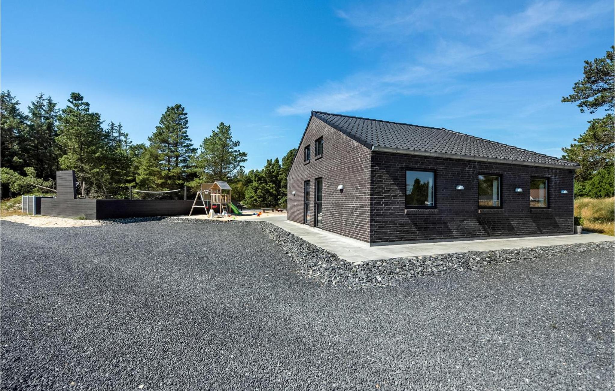 Nice Home In Blåvand With Kitchen
