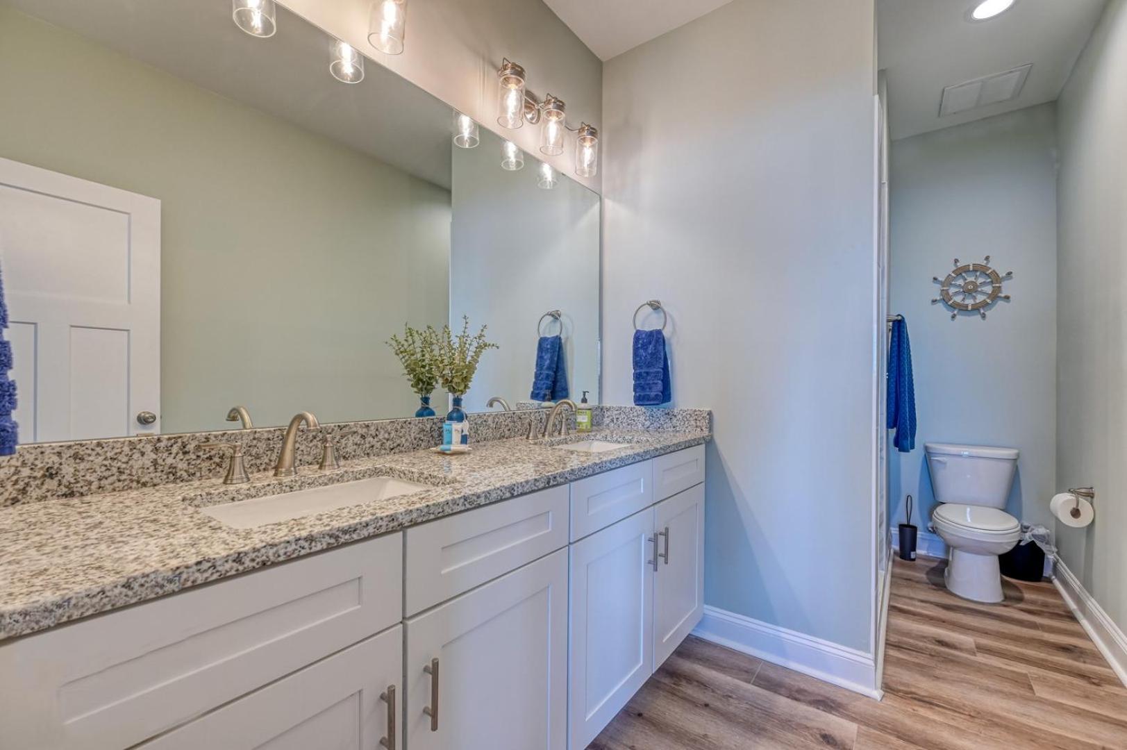 North Topsail Oceanfront with Shared Pool - Dogs Allowed - Elevator