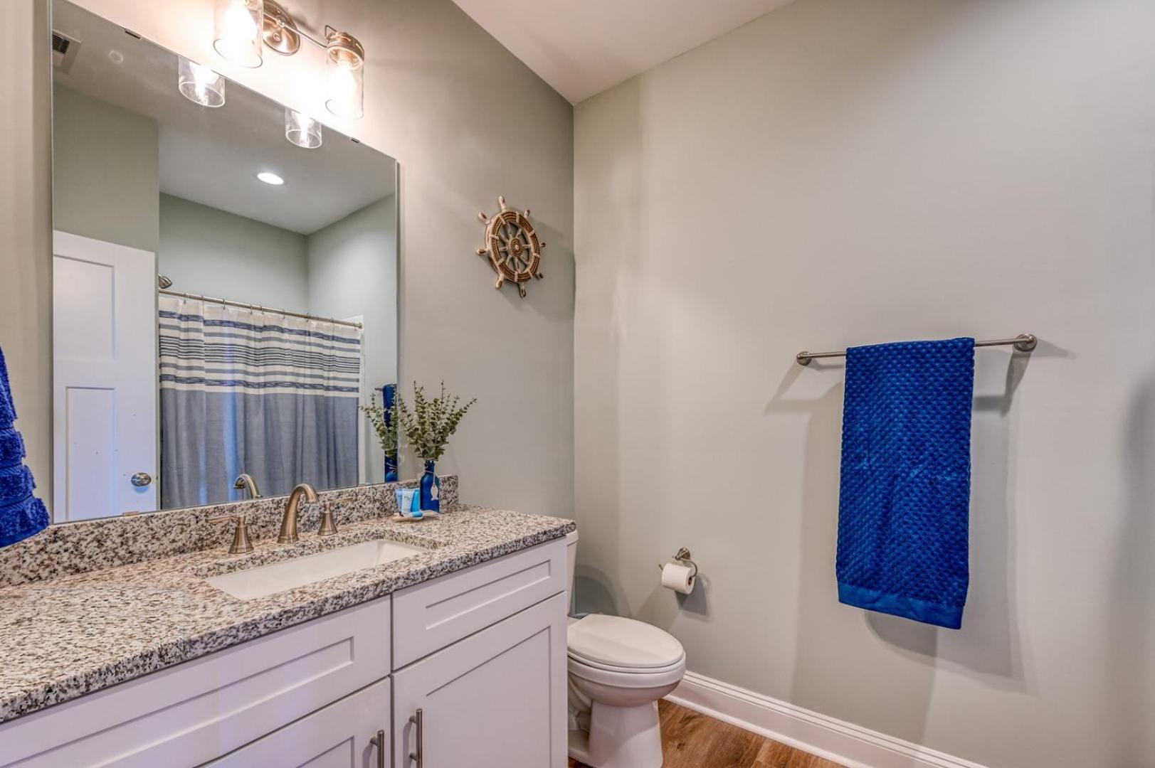North Topsail Oceanfront with Shared Pool - Dogs Allowed - Elevator