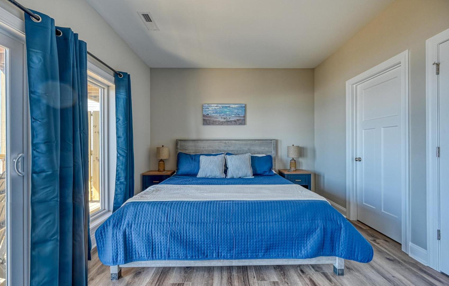 North Topsail Oceanfront with Shared Pool - Dogs Allowed - Elevator