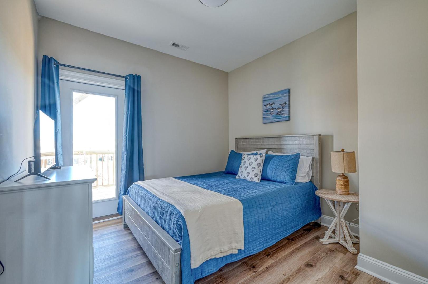 North Topsail Oceanfront with Shared Pool - Dogs Allowed - Elevator