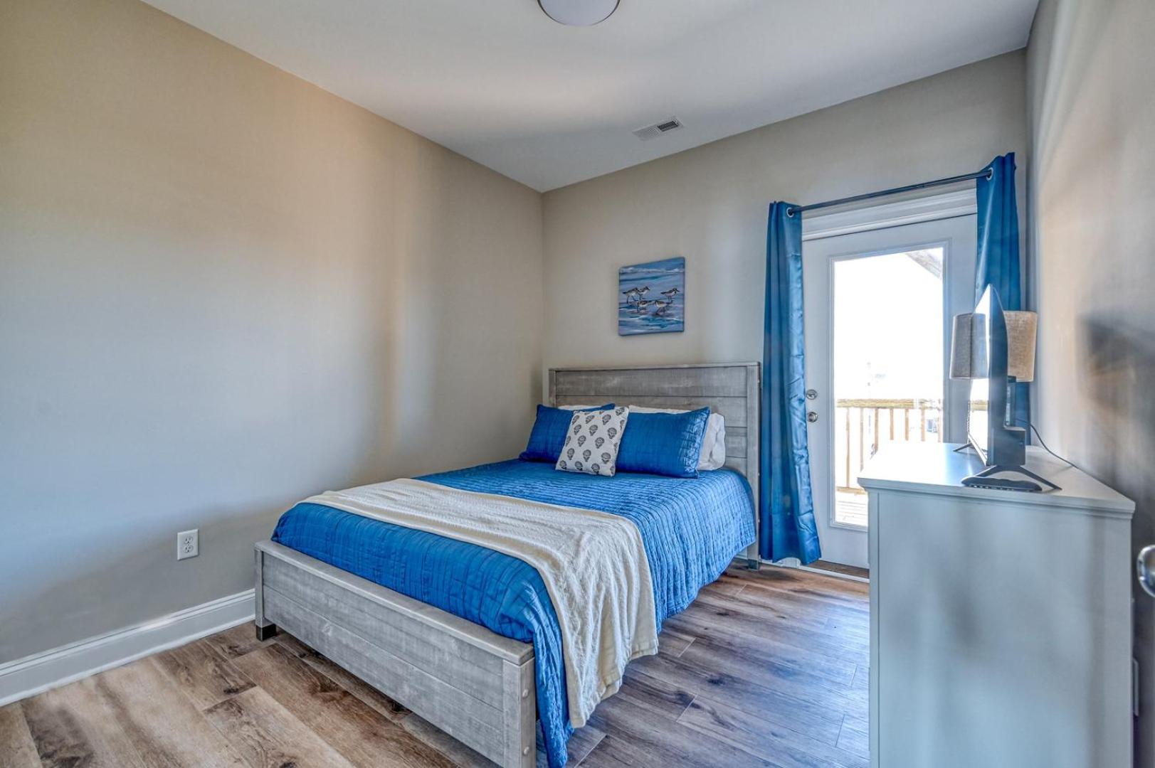 North Topsail Oceanfront with Shared Pool - Dogs Allowed - Elevator