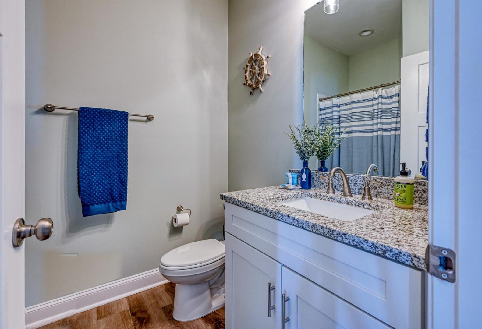 North Topsail Oceanfront with Shared Pool - Dogs Allowed - Elevator
