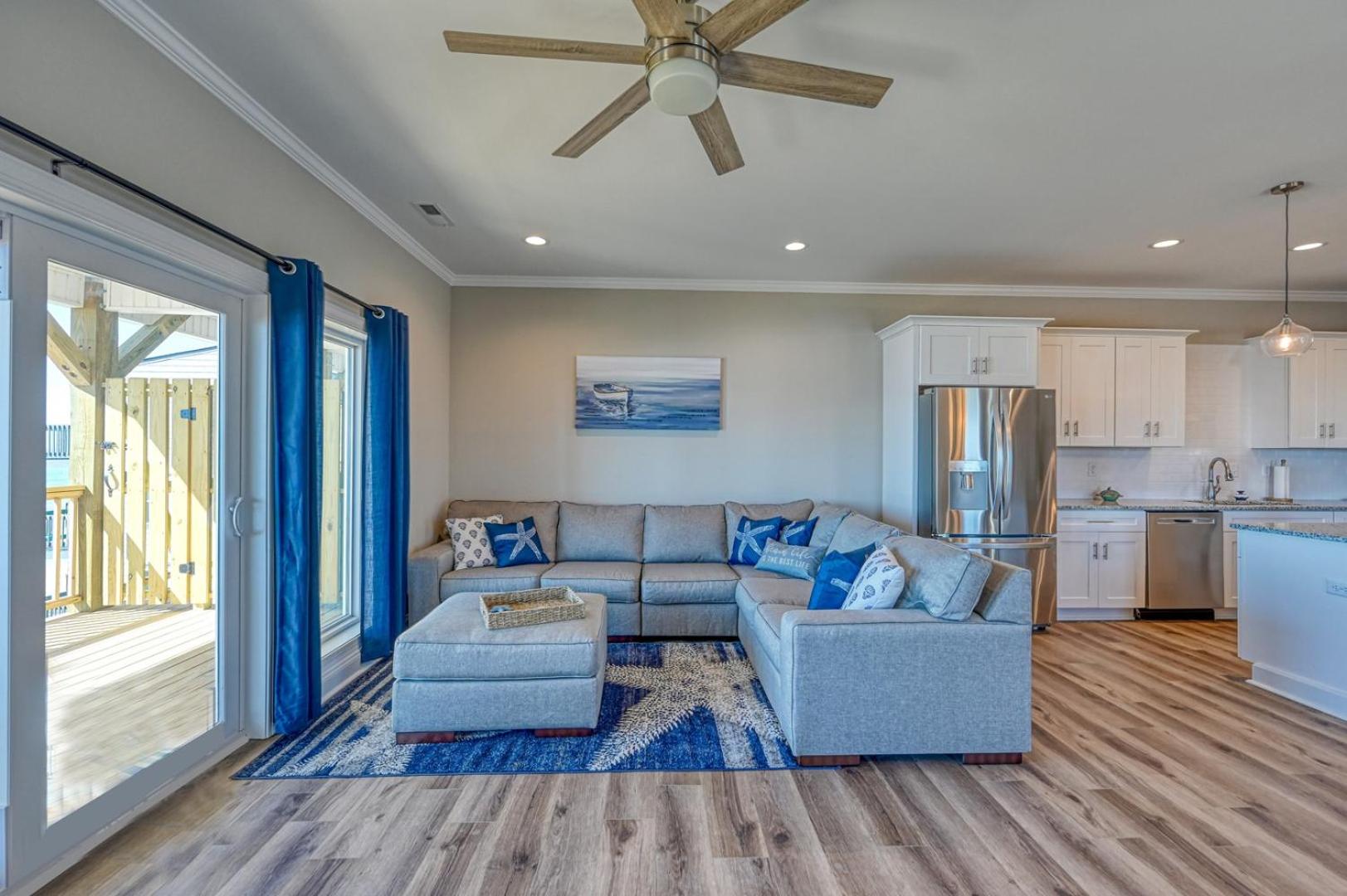 North Topsail Oceanfront with Shared Pool - Dogs Allowed - Elevator