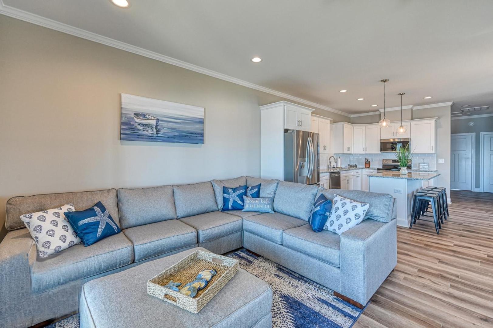 North Topsail Oceanfront with Shared Pool - Dogs Allowed - Elevator