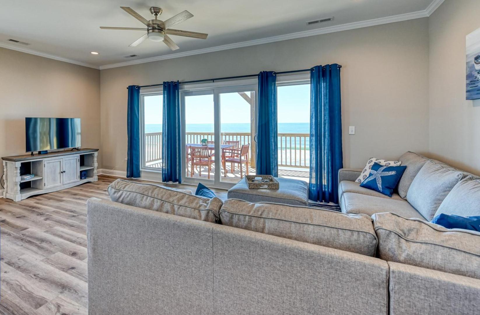 North Topsail Oceanfront with Shared Pool - Dogs Allowed - Elevator