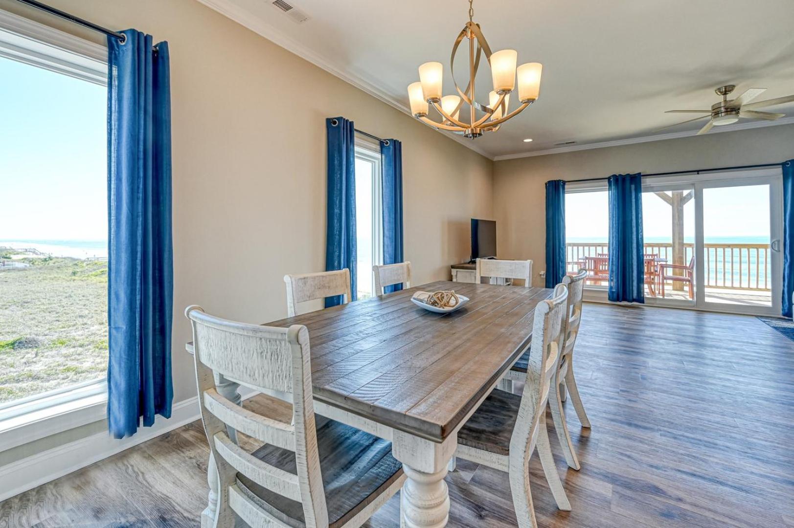 North Topsail Oceanfront with Shared Pool - Dogs Allowed - Elevator