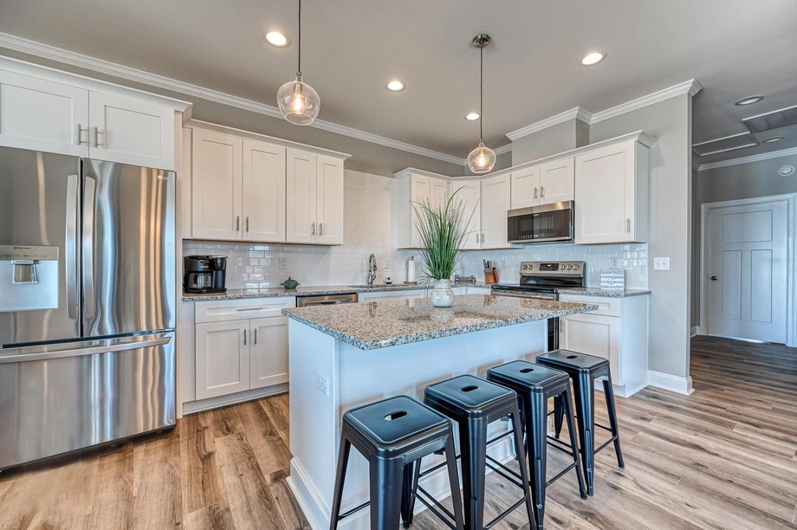 North Topsail Oceanfront with Shared Pool - Dogs Allowed - Elevator